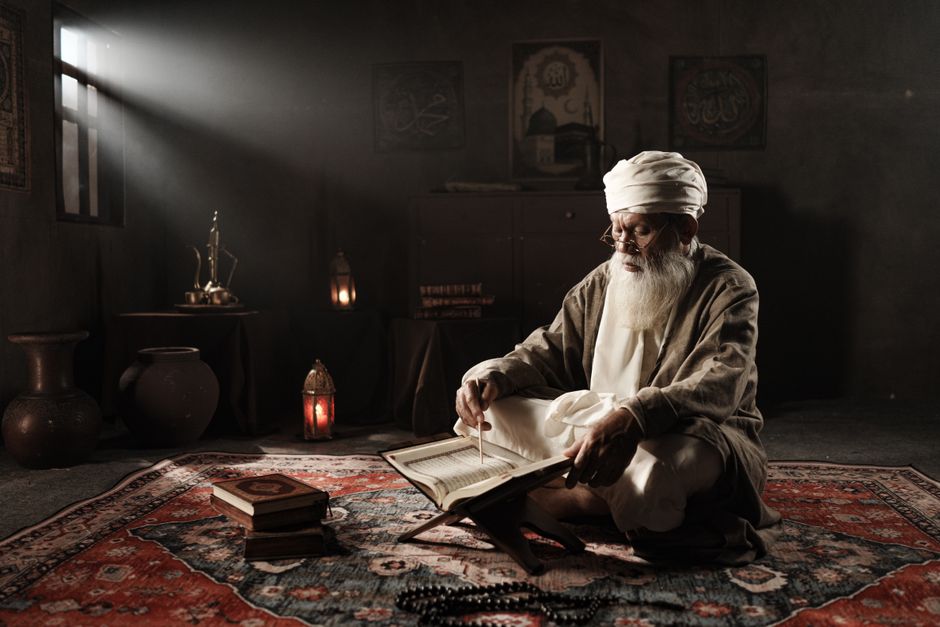 Kerala Islamic Scholar Faces Backlash Over Comments on Women in Public