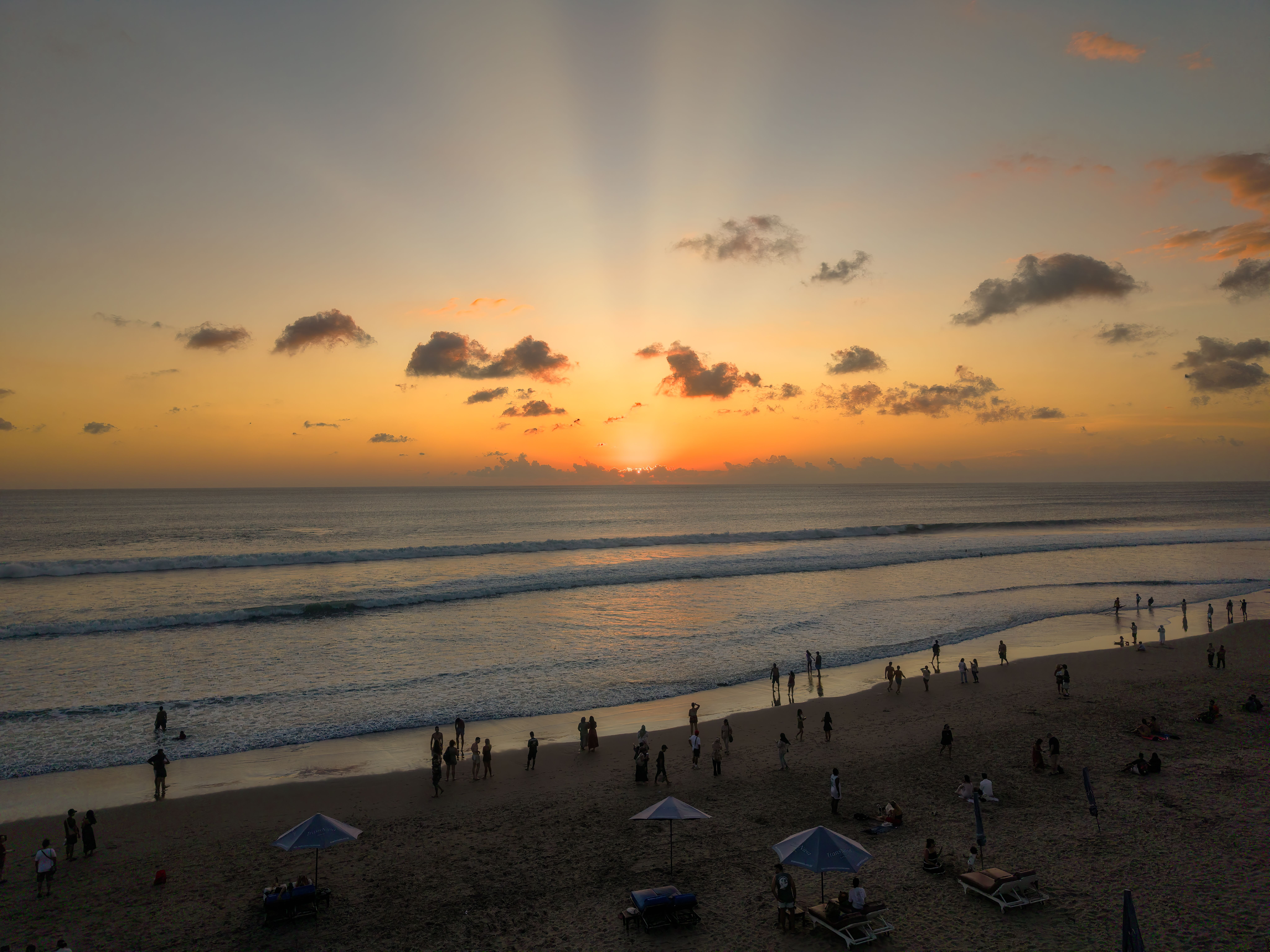 Traumstrand auf Bali bei Sonnenuntergang