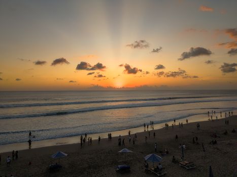 Sonnenuntergang & Strand in der Natur – Beeindruckendes Landschaftsfoto