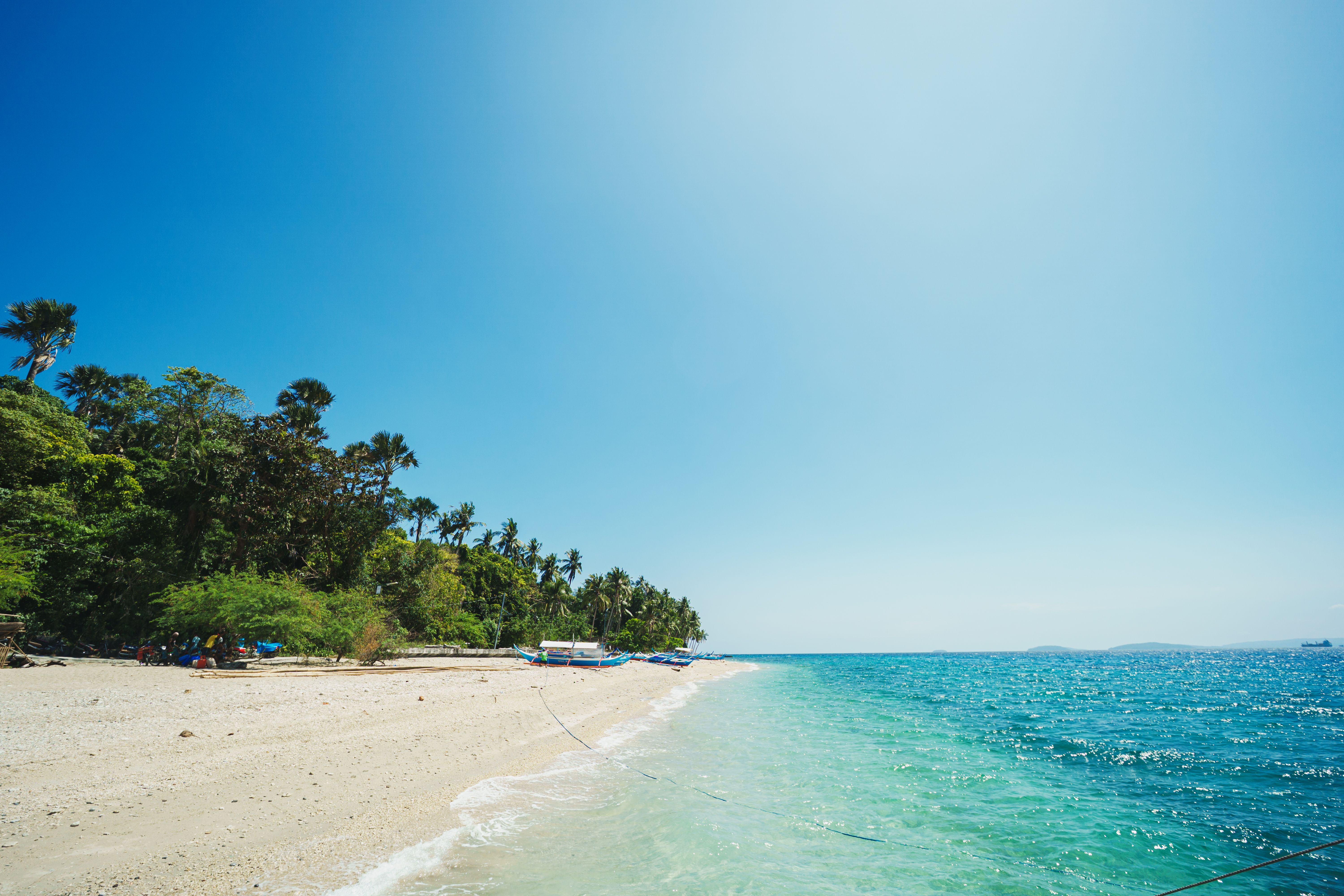 pantai tersembunyi di Maluku yang masih alami