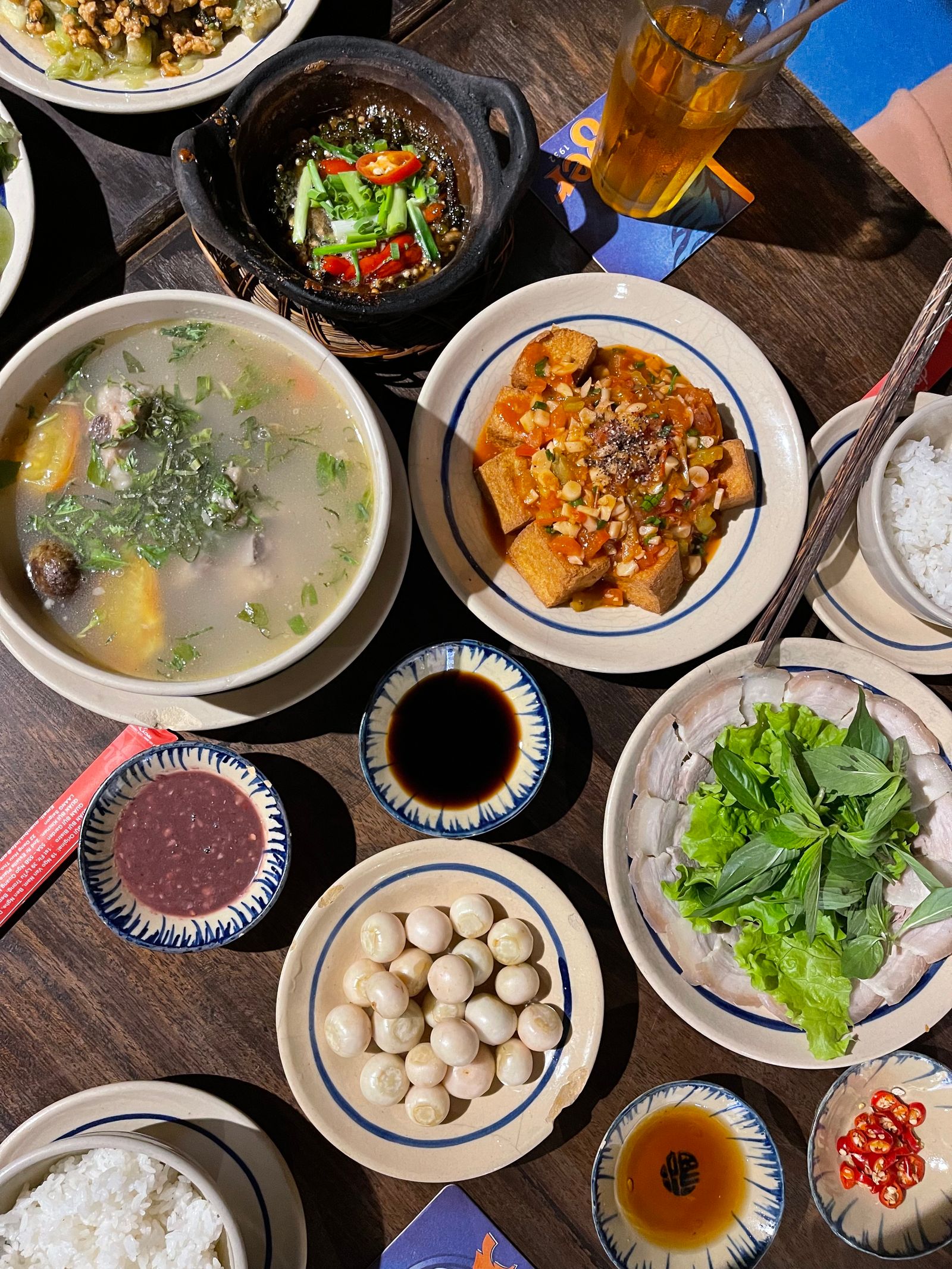 Mâm tiệc Thơ Bùi