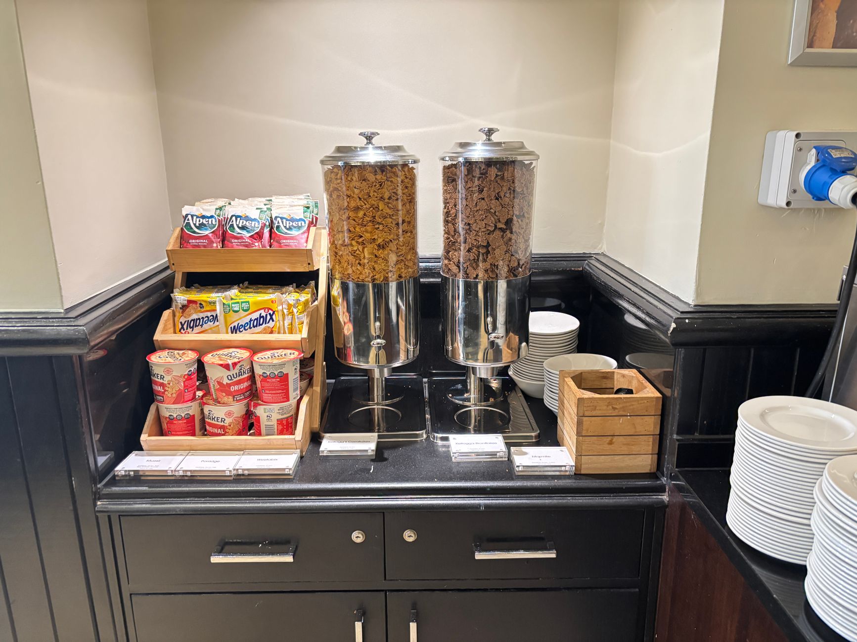 hotel breakfast buffet