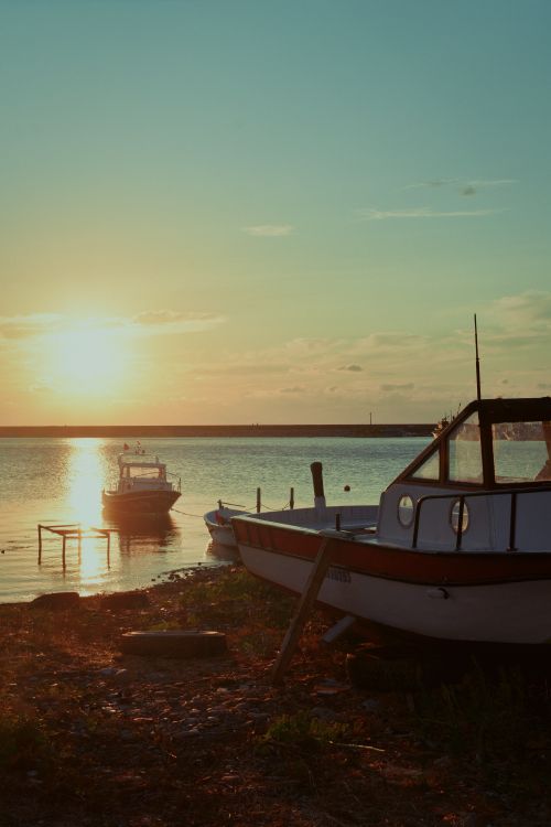 Free Peaceful sunset view of boats along the coast of Cide, Kastamonu, Türkiye, offering a tranquil and scenic atmosphere. Stock Photo