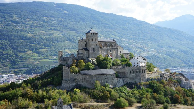 Sion capitale Valais - Gestion Airbnb châteaux vignobles
