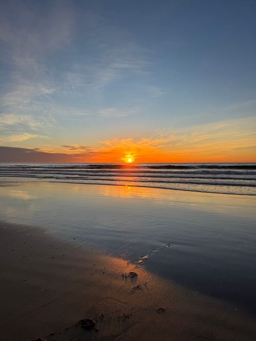 Free Stunning sunset over the ocean in San Diego with orange skies reflecting on the water. Stock Photo