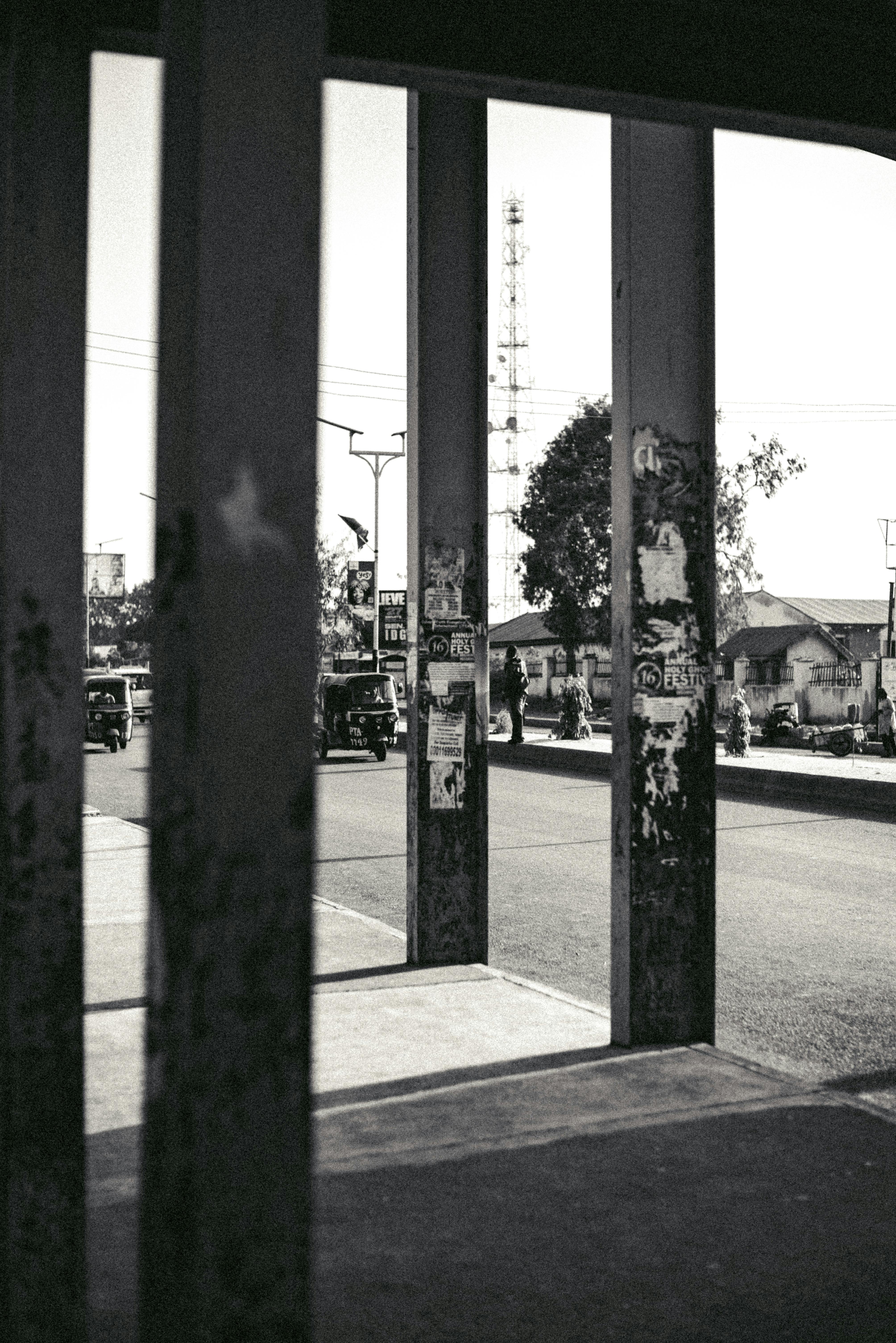 Free Black and white view under a pedestrian bridge in Jos Plateau, Nigeria, capturing urban life. Stock Photo