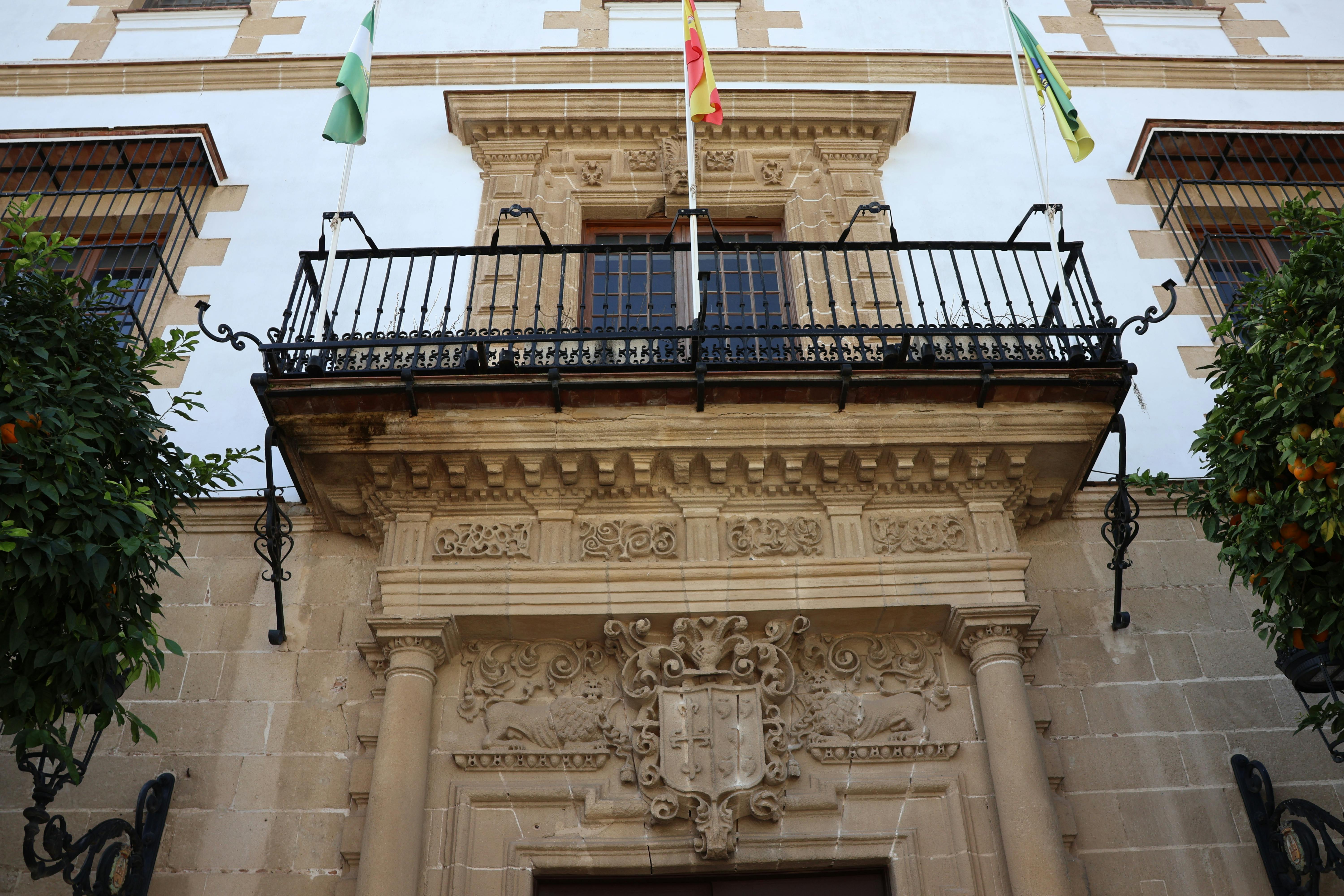 fachada principal del palacio