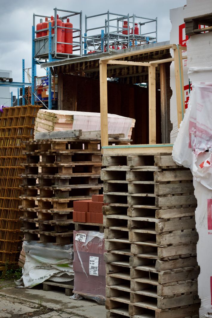 Kruze courier delivering building materials to a construction site in Leeds, West Yorkshire