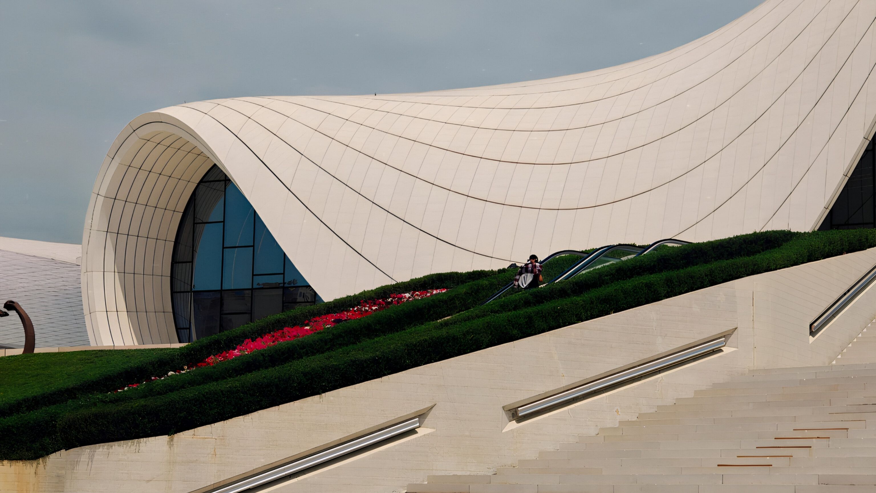 Modern Architectural Design with Green Landscape · Free Stock Photo