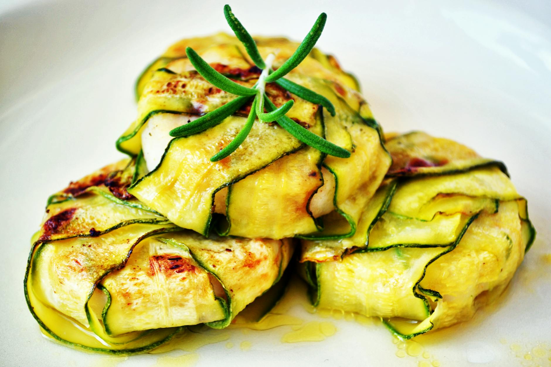 Grilled bell pepper, onion, zucchini on plate with fresh herbs