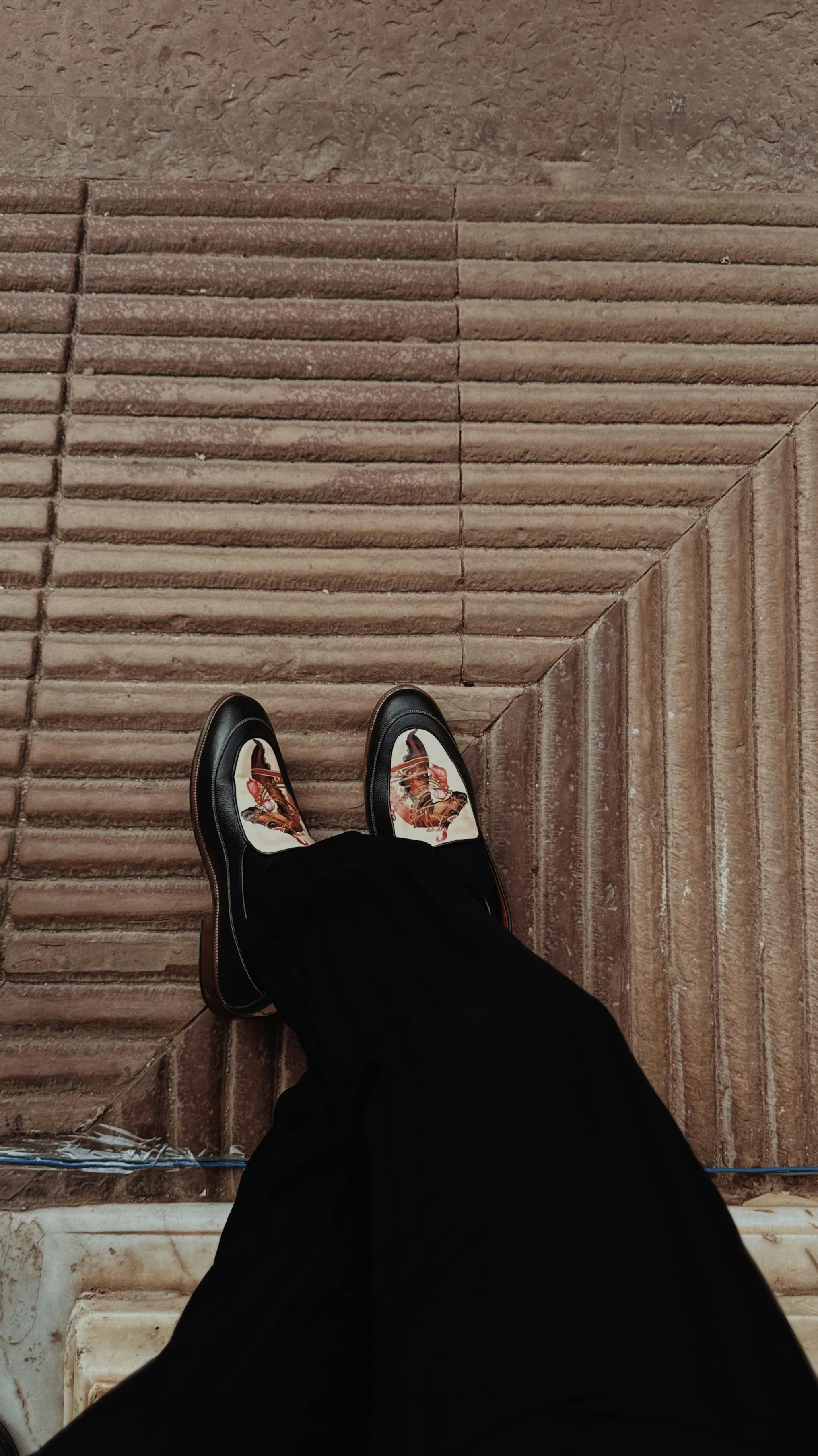 免費 交叉的雙腿, 休閒時尚, 休閒鞋 的 免費圖庫相片 圖庫相片