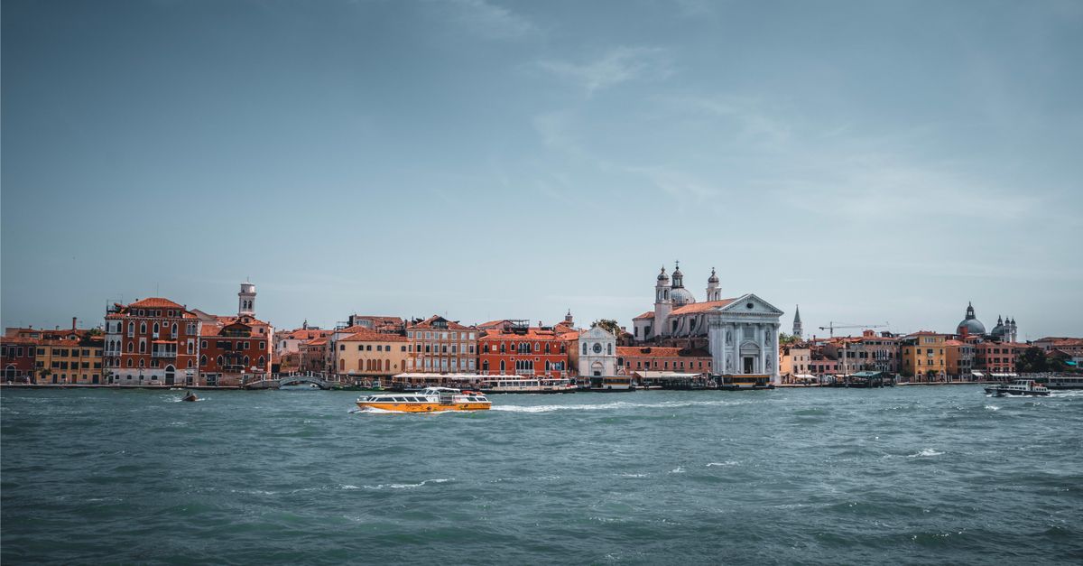 The connection between Italy’s artisanal heritage and CSR in responsible fashion supply chains The connection between Italy’s artisanal heritage and CSR in responsible fashion supply chains