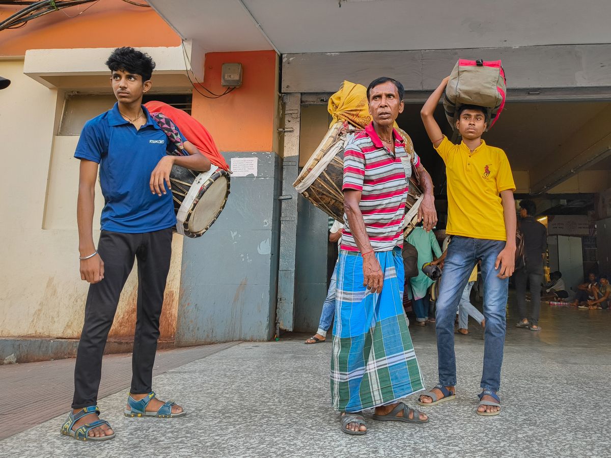 student moves in Sandhurst — Student Moves in Sandhurst — the working end of the job