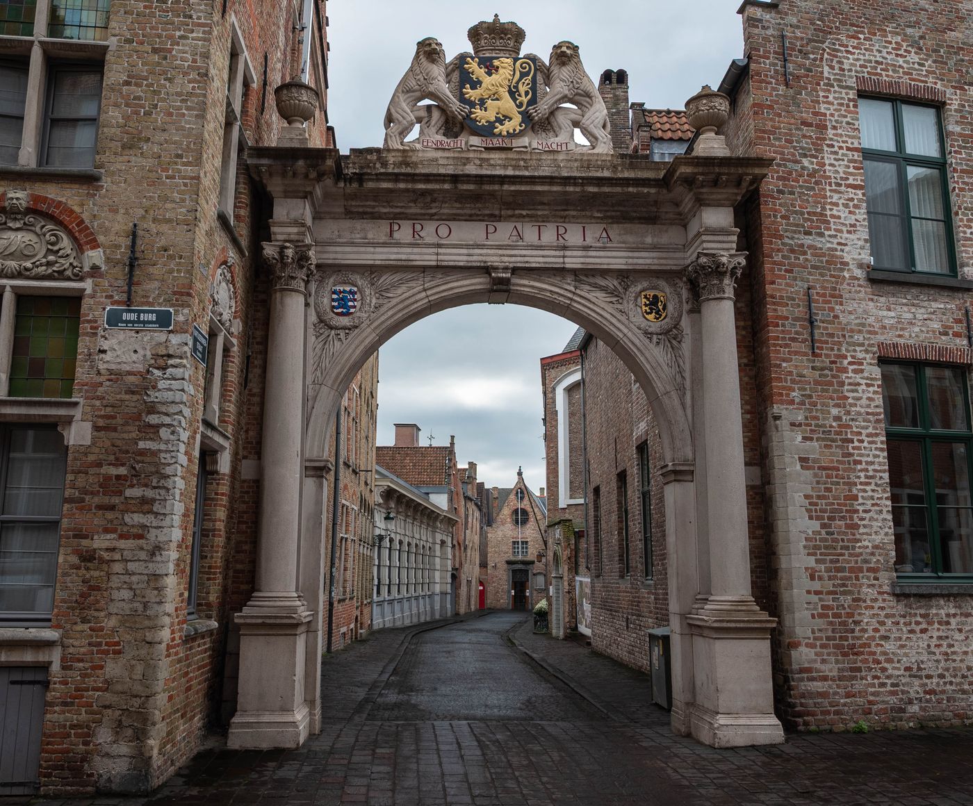 Sint-Gillis — vintage shops and quiet working-class lanes
