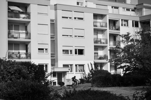 Free Black and white photo of modern apartment building with greenery. Stock Photo