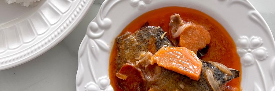 Foto de Peixe ao molho de coco com arroz branco