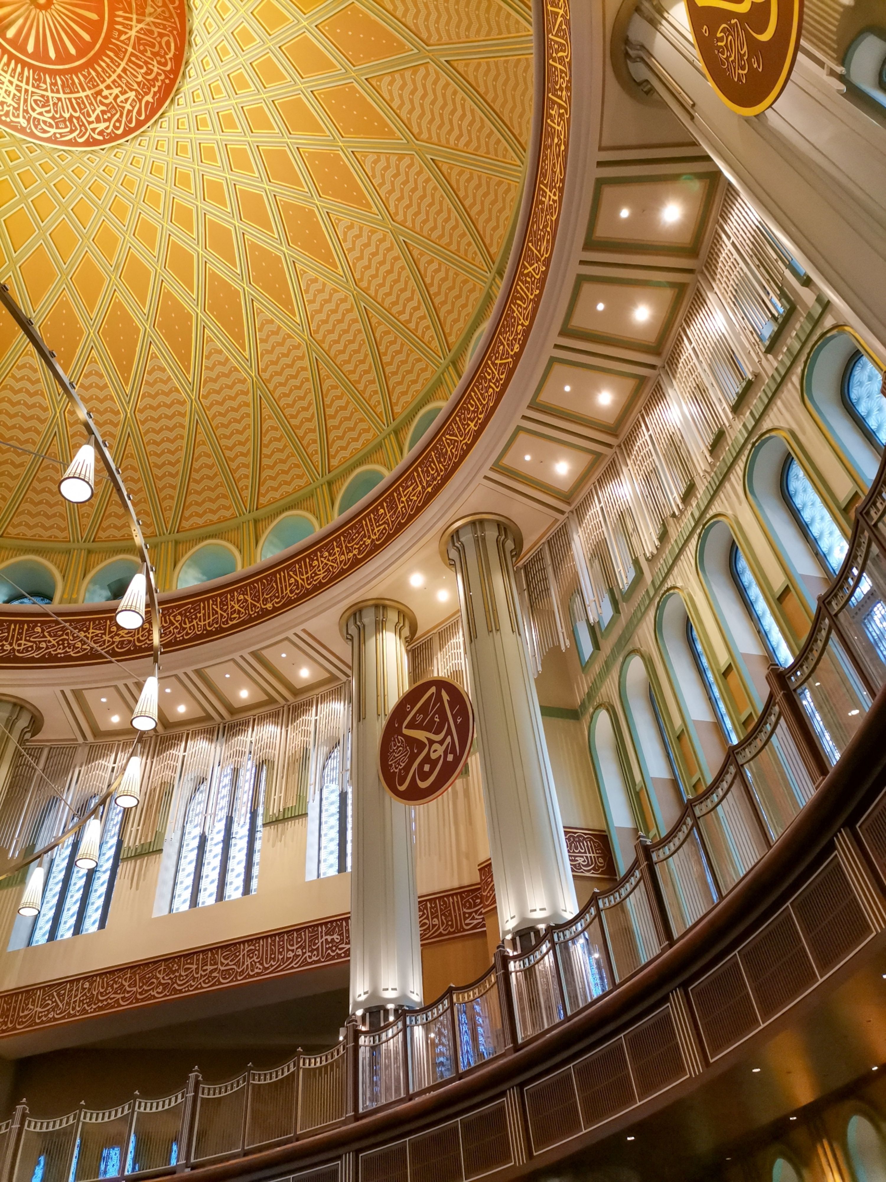 Stunning Interior of Modern Mosque Architecture · Free Stock Photo