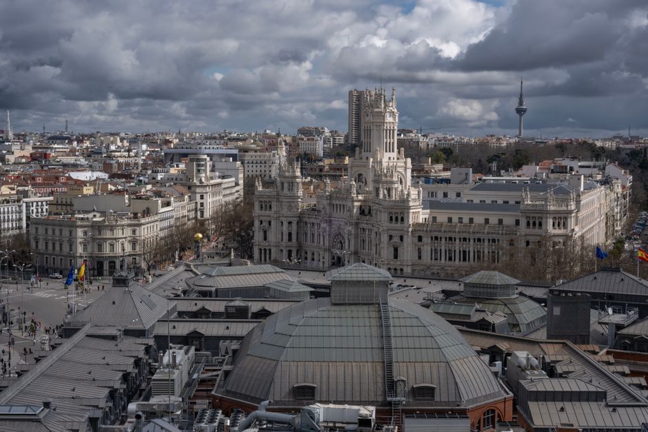 Una impresionante vista aérea que muestra la arquitectura icónica de Madrid, España.