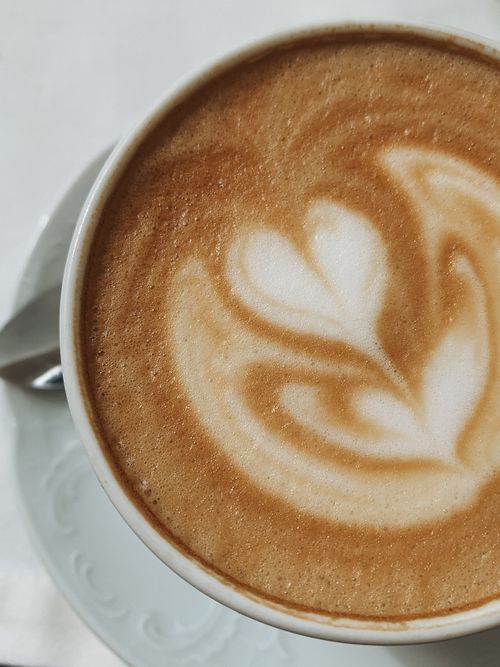 Free Detailed top view of a latte with beautiful heart-shaped latte art. Stock Photo