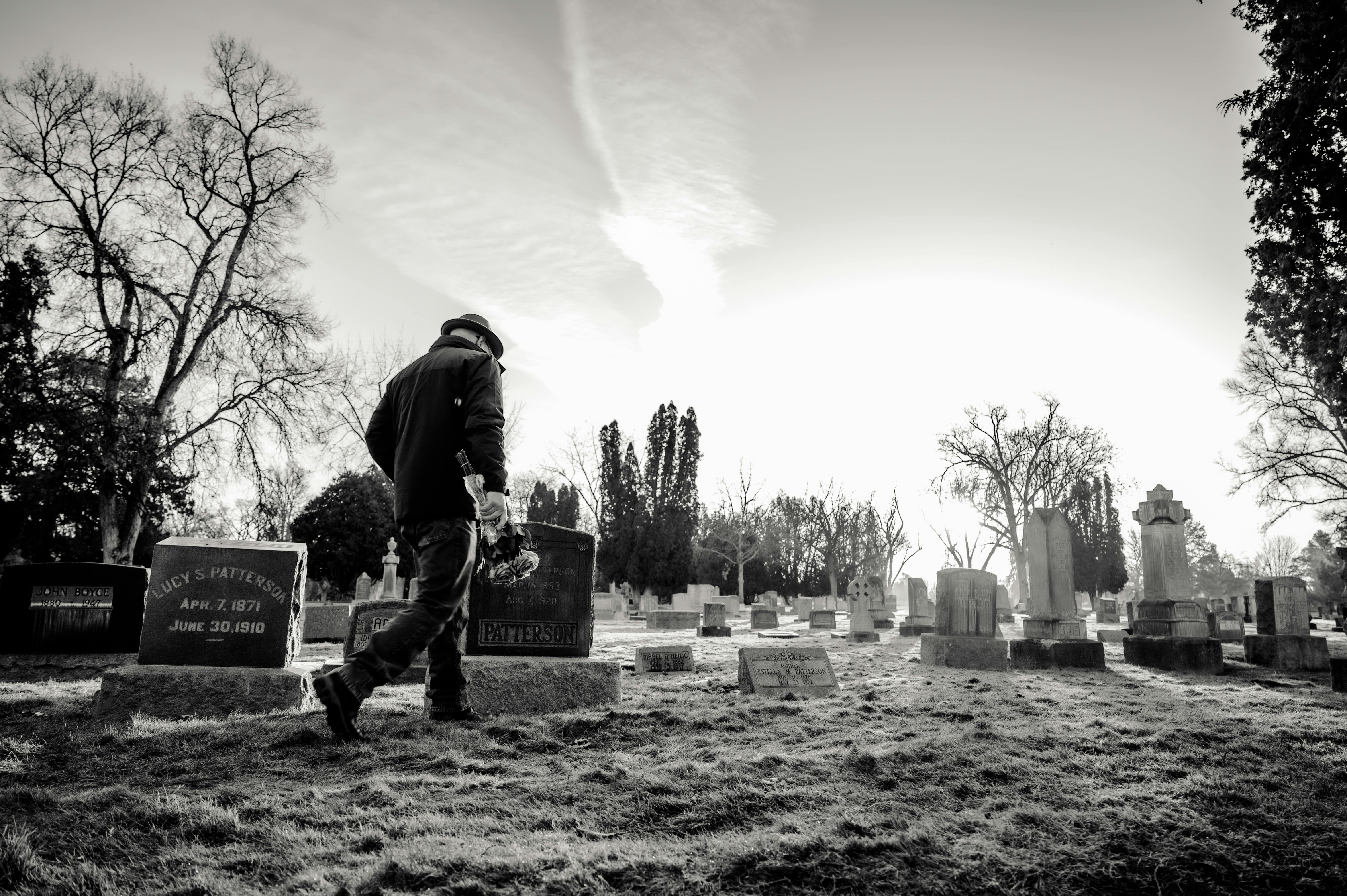 Man walking in the cemetery. | Photo: Pexels
