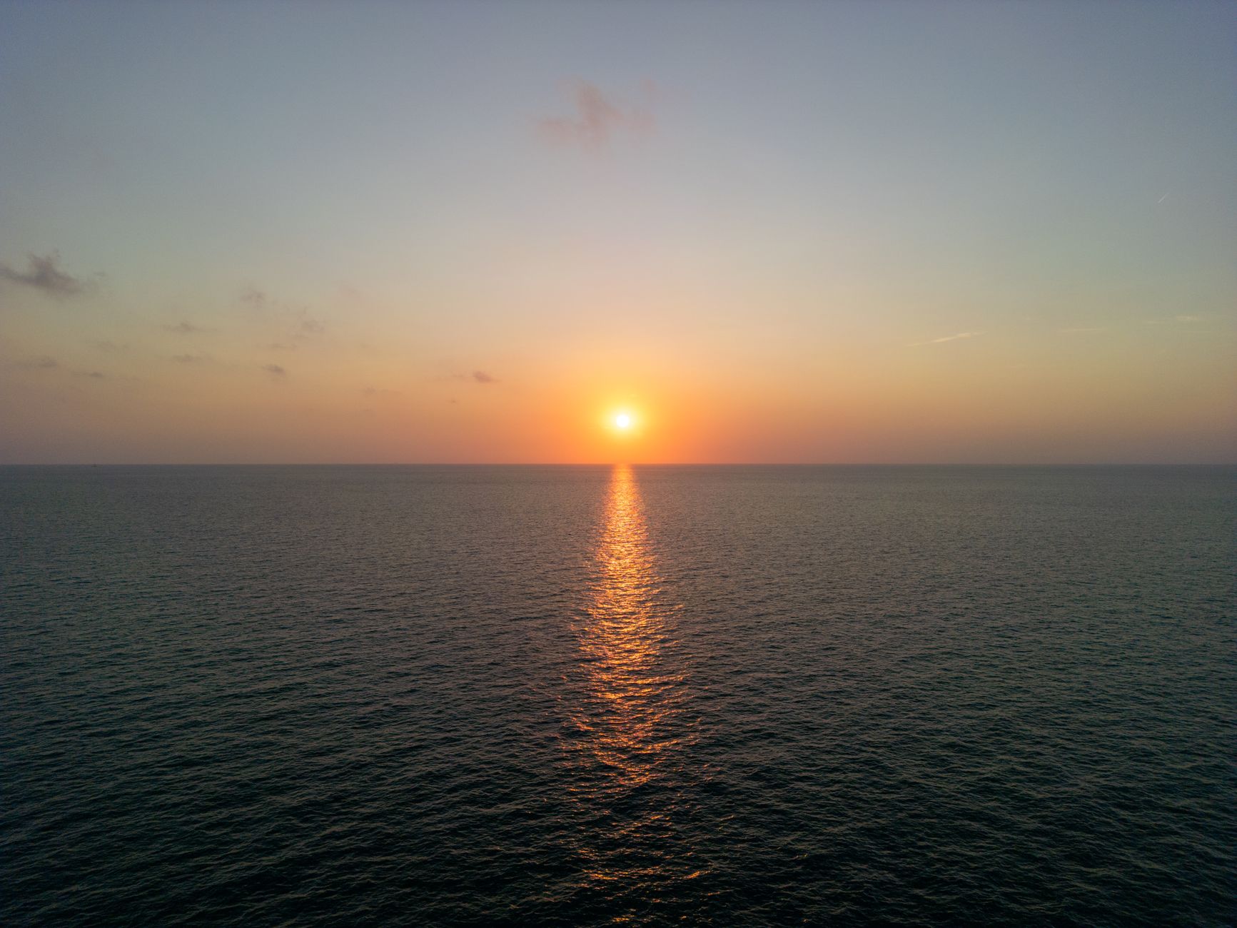 Sonnenuntergang & Ozean in der Natur – Elegantes Landschaftsfoto