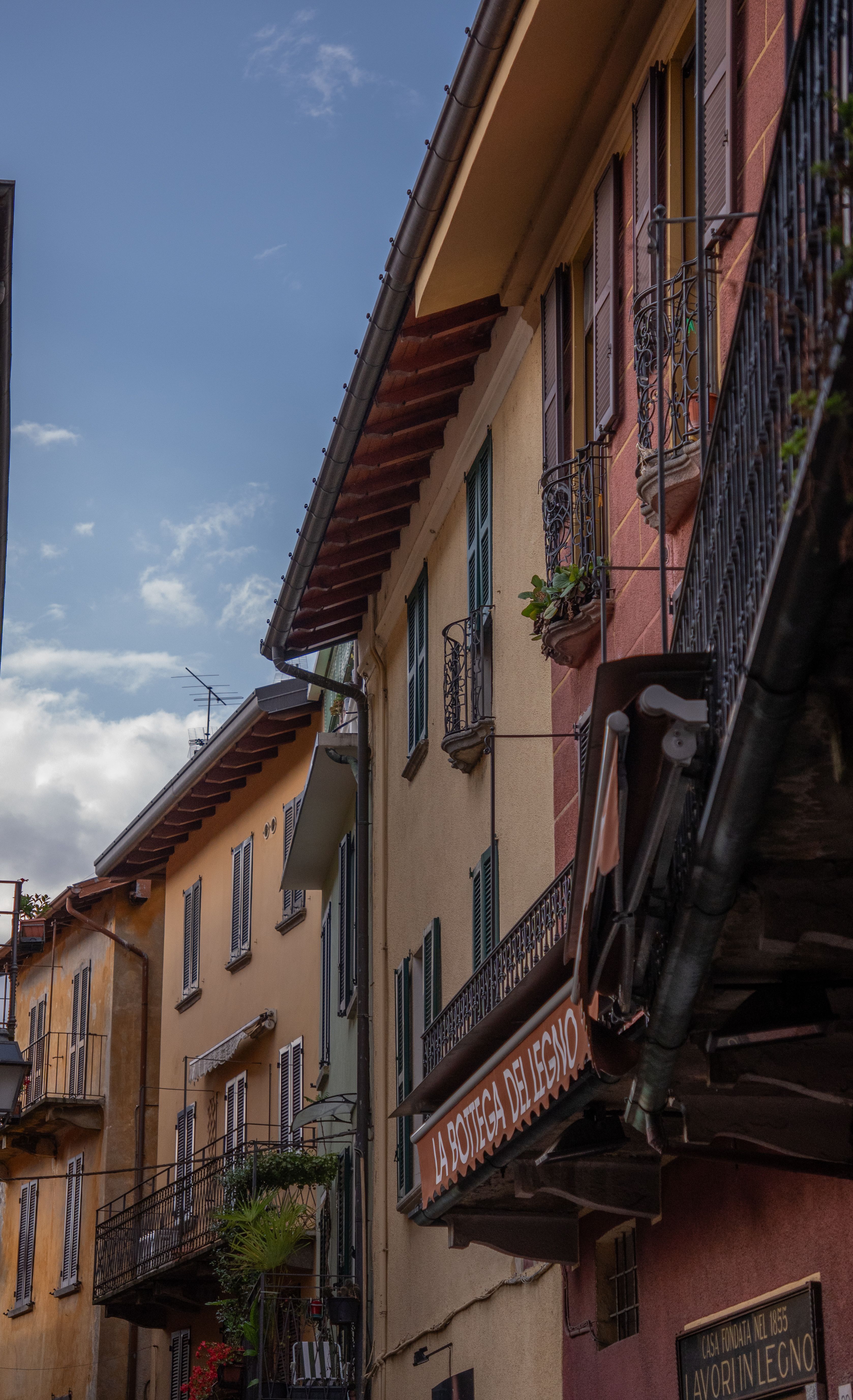 Charming Italian Street with Rustic Architecture · Free Stock Photo