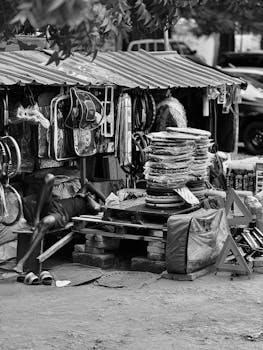 فرقت الشرطة في #تل_أبيب وحرس الحدود مساء اليوم تظاهرة غير مرخصة في ساحة "هبيما"، إثر اندلاع اعتداءات متبادلة بين عشرا...