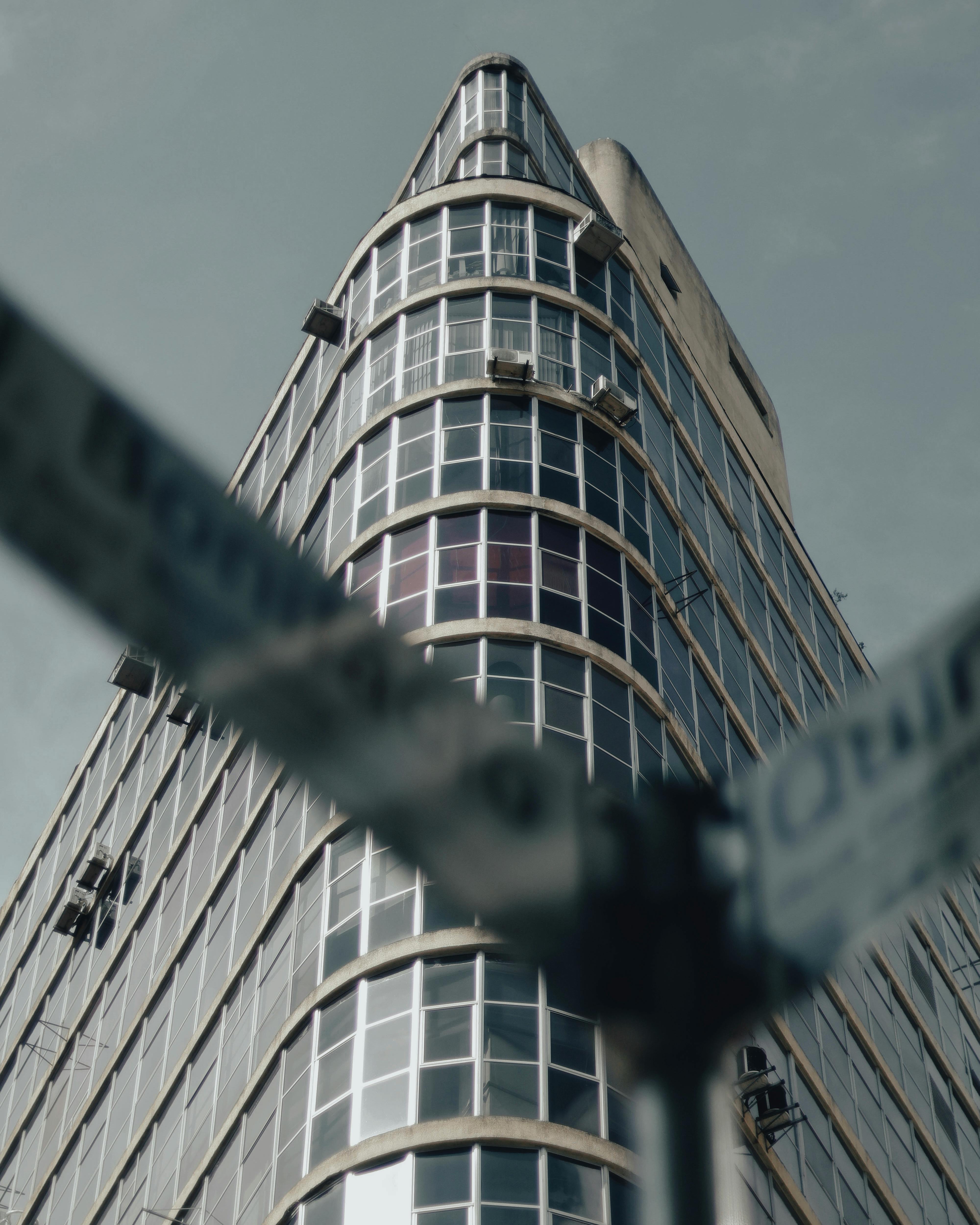 Gratis Un sorprendente edificio moderno con finestre curve a San Paolo, Brasile. Foto a disposizione