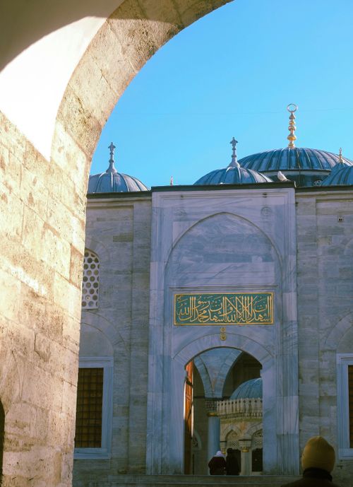 Free Marble arches and domes of an iconic mosque in Istanbul under a clear blue sky. Stock Photo
