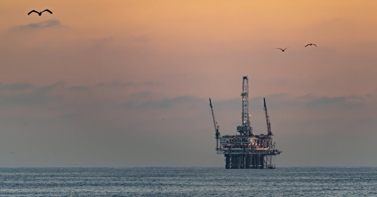 國際原油飆破107美元!預估下週油價將漲4.5元,凍漲政策成焦點