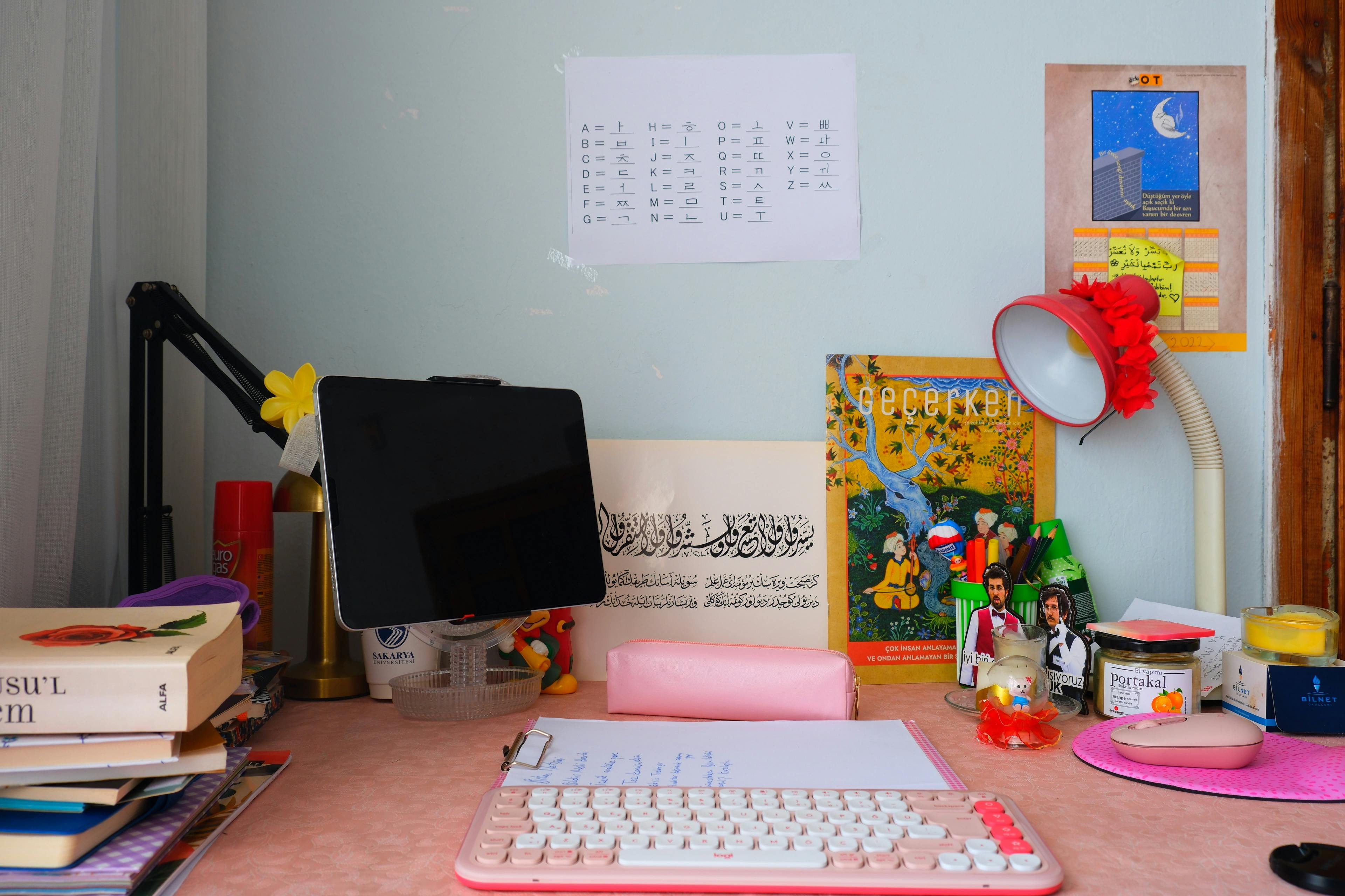 digital study workspace with various AI app icons - ai tailored study advice