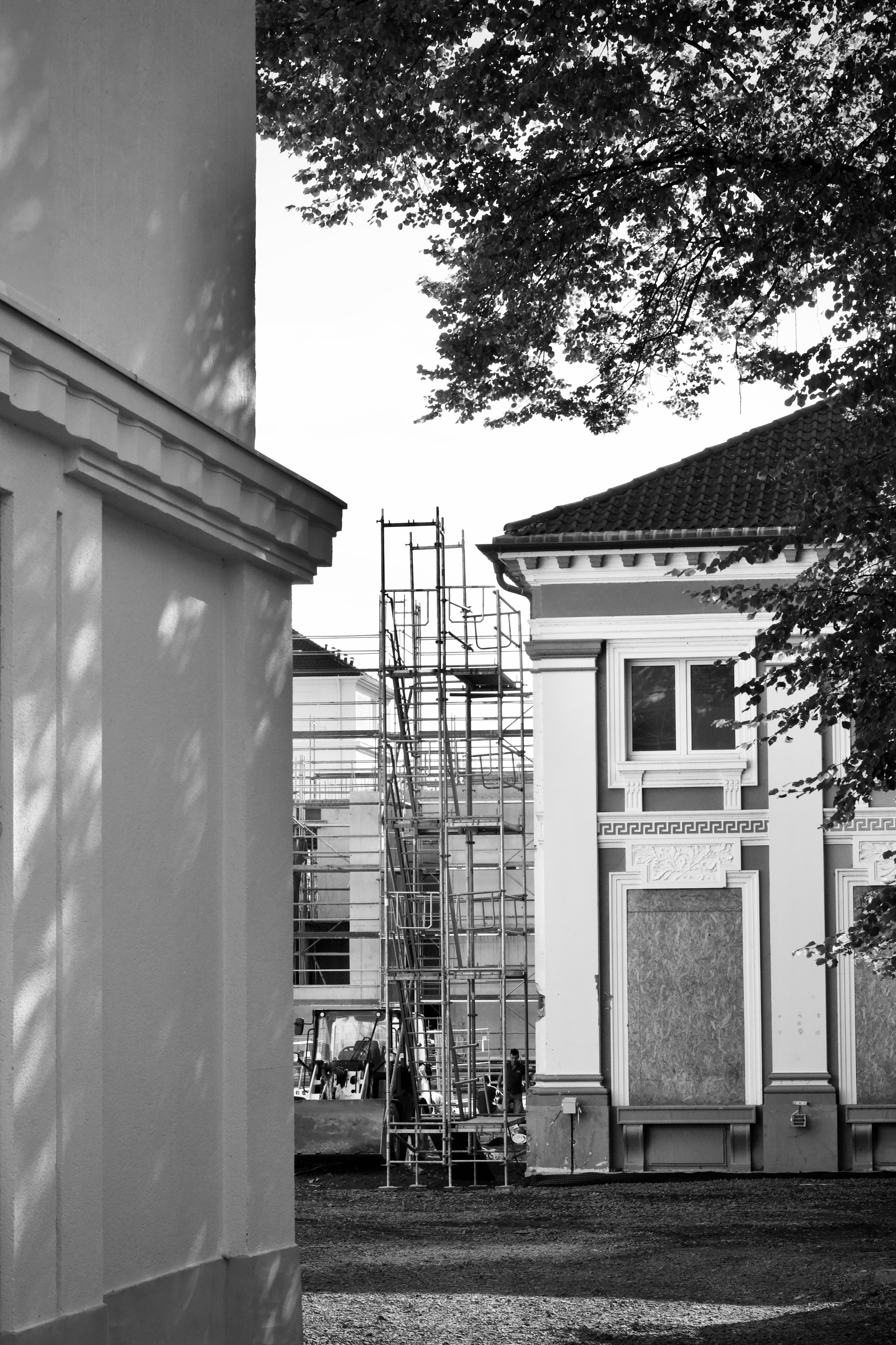Black and White Construction Scene with Scaffolding · Free Stock Photo