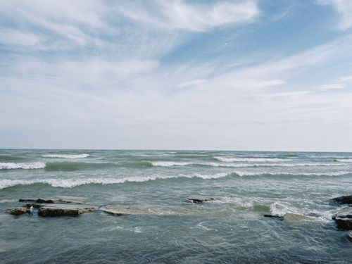 Free Peaceful ocean view in Konaev, revealing calm waves under a bright sky. Stock Photo