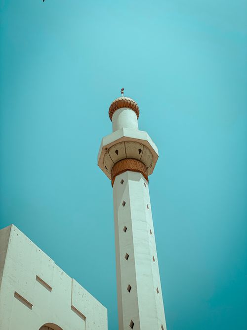 Free Striking view of a mosque's minaret under a deep blue sky, capturing Islamic architecture. Stock Photo