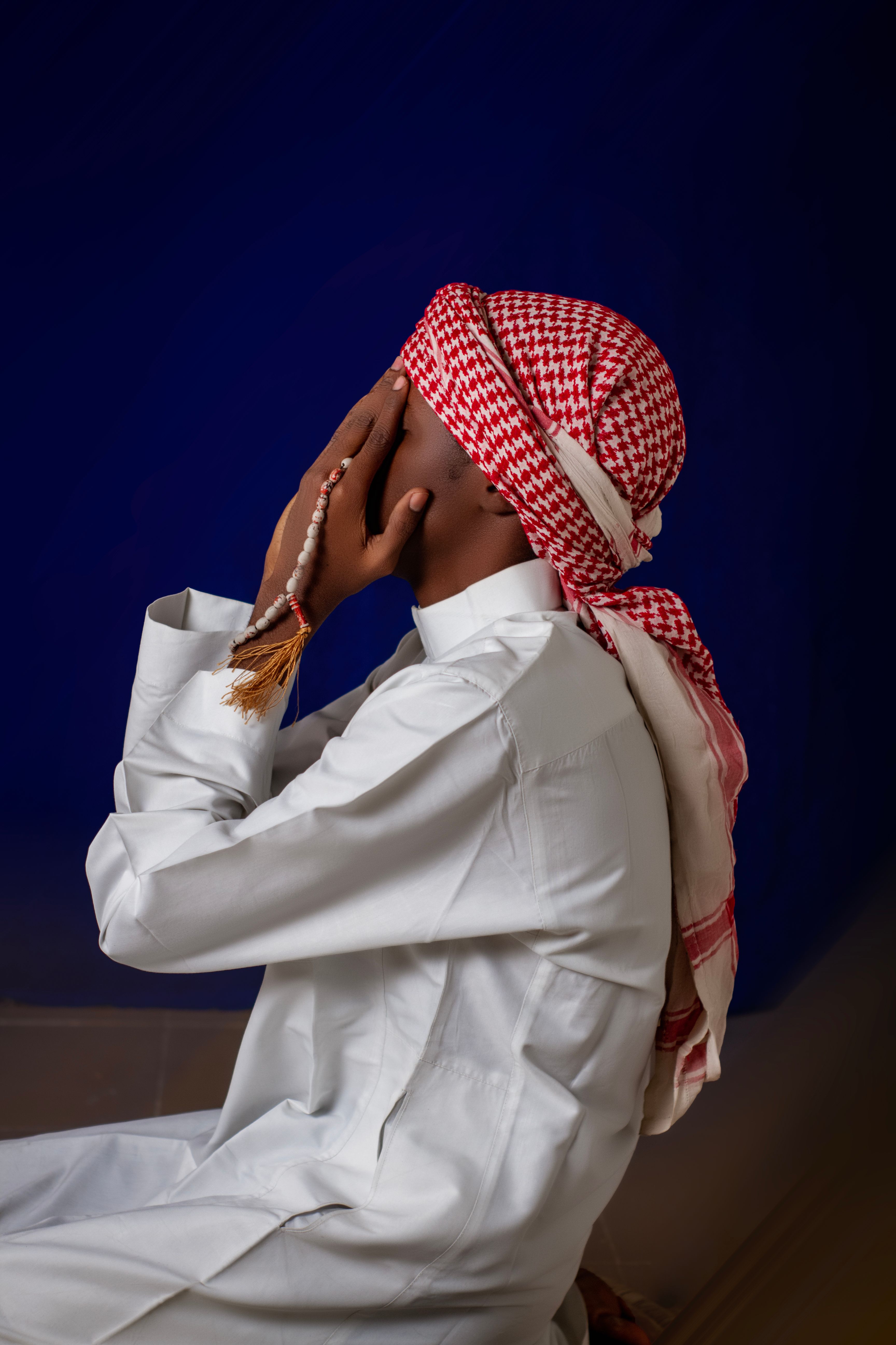 Middle Eastern Man in Traditional Attire · Free Stock Photo