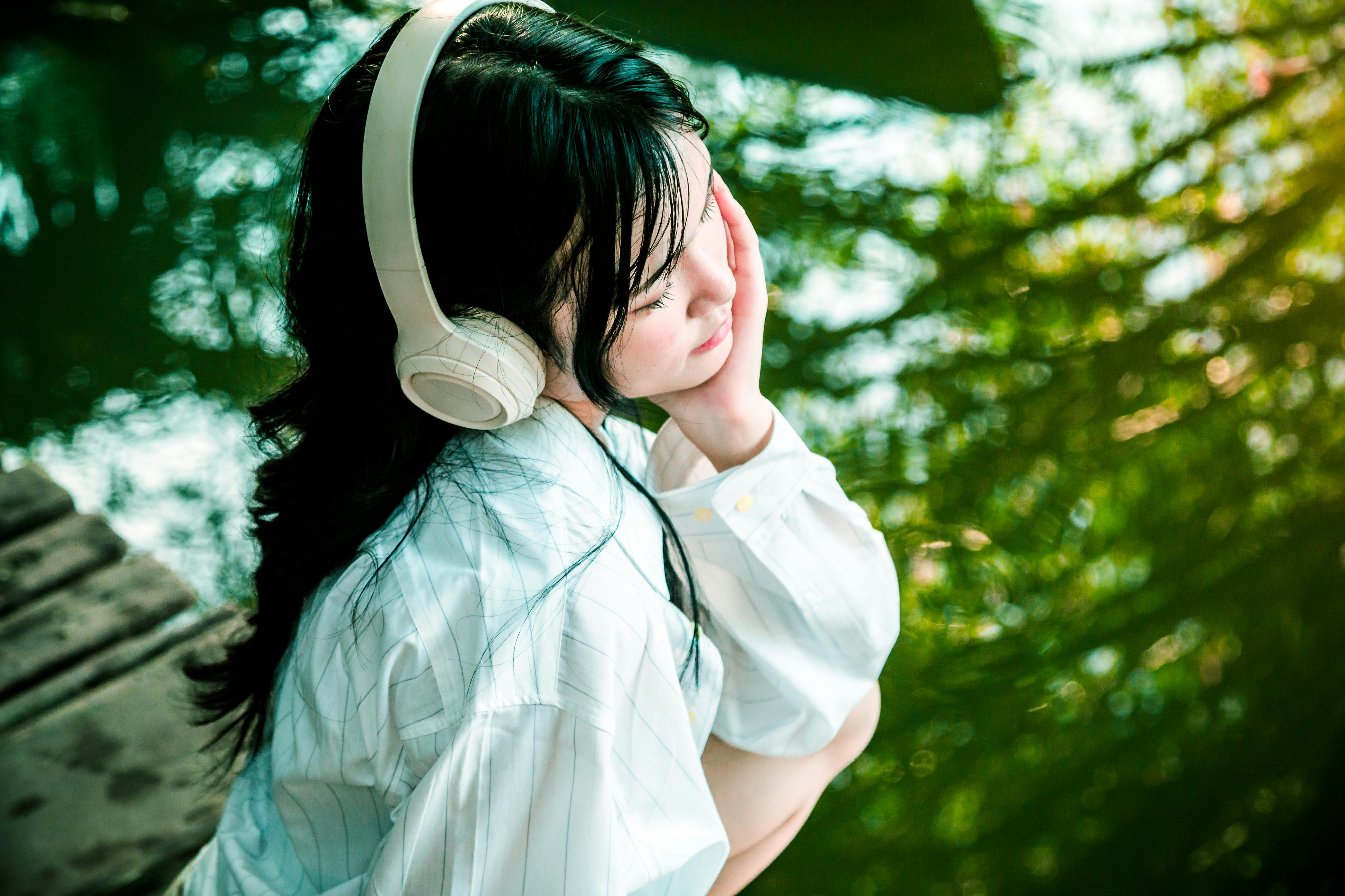 Tencent Music Entertainment Group to Hold Annual General Meeting on June 30, 2026 — Photo by Wisnu Phaewchimplee on Pexels