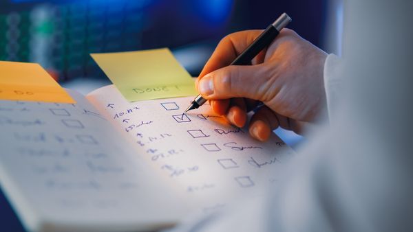 Checklist en planning in een notitieboek
