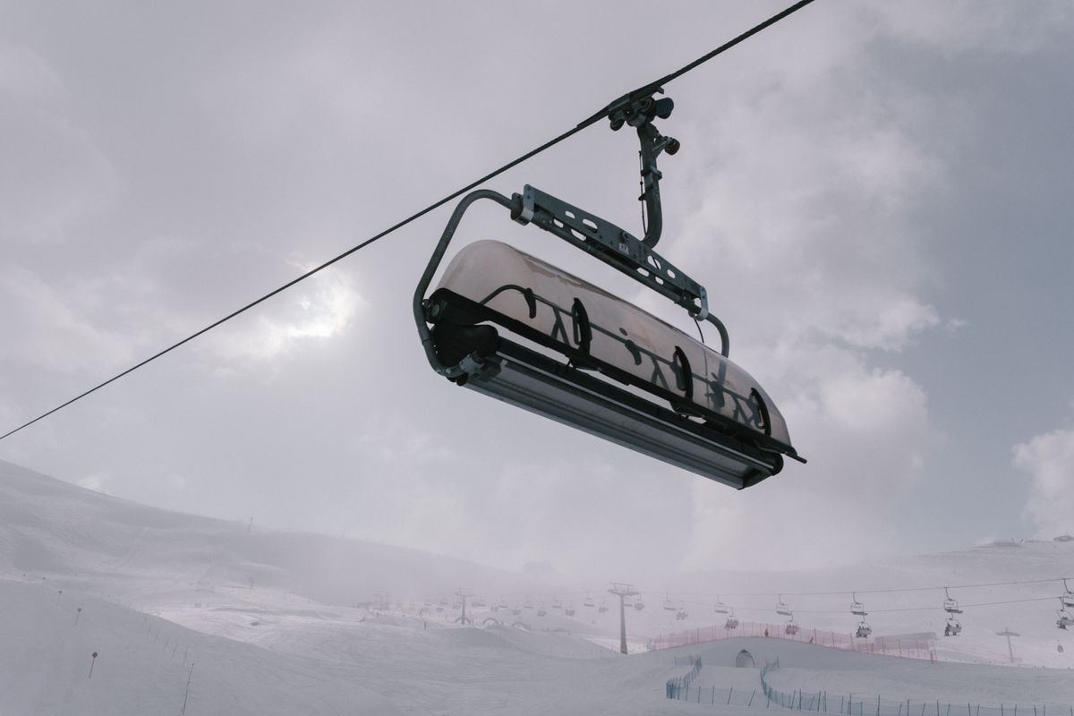 City and winter travel logistics in China for ski trip planning
