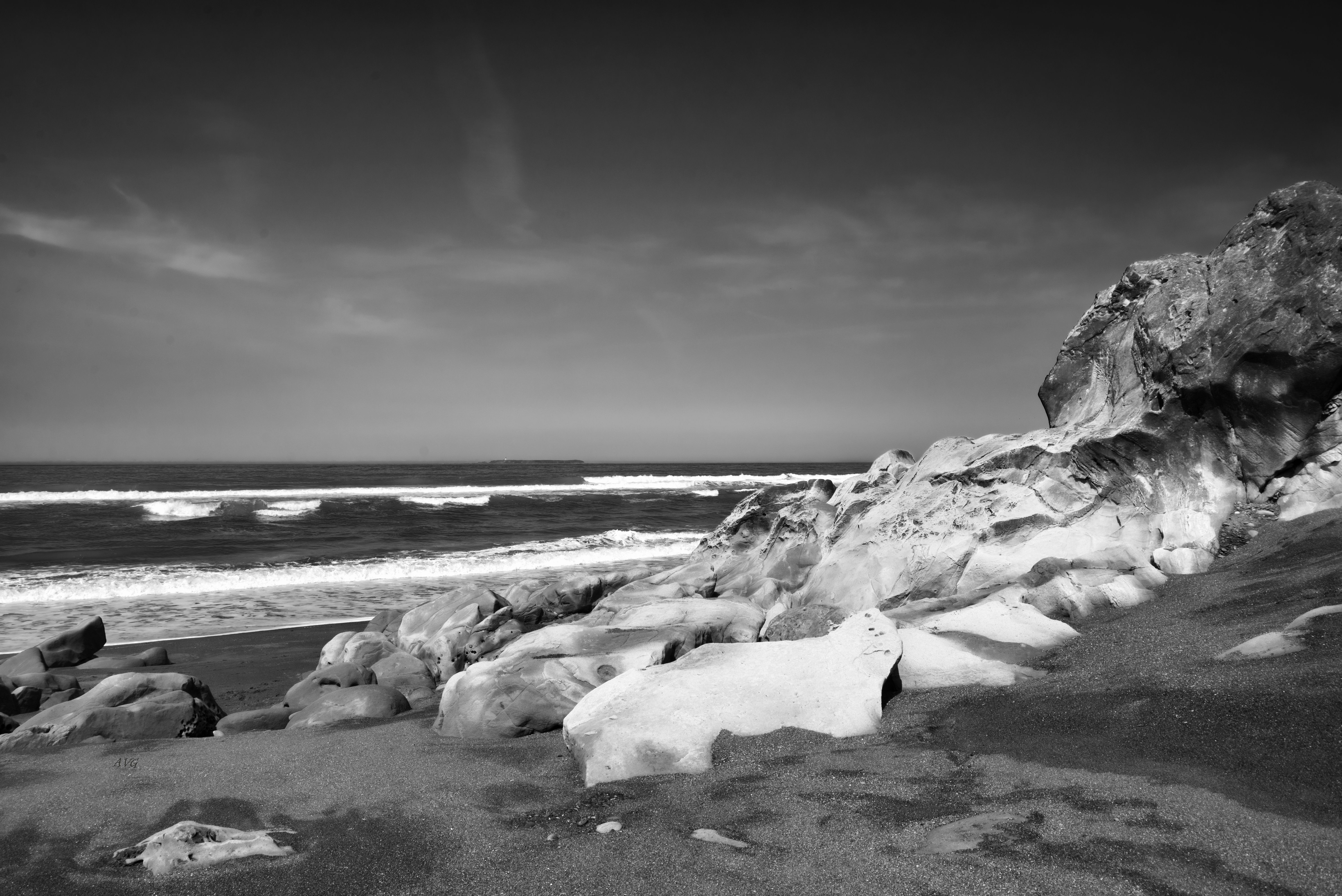 Stunning Black and White Coastal Landscape · Free Stock Photo