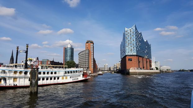 Himmel & Blau – Geheimnisvolles architektonisches Motiv