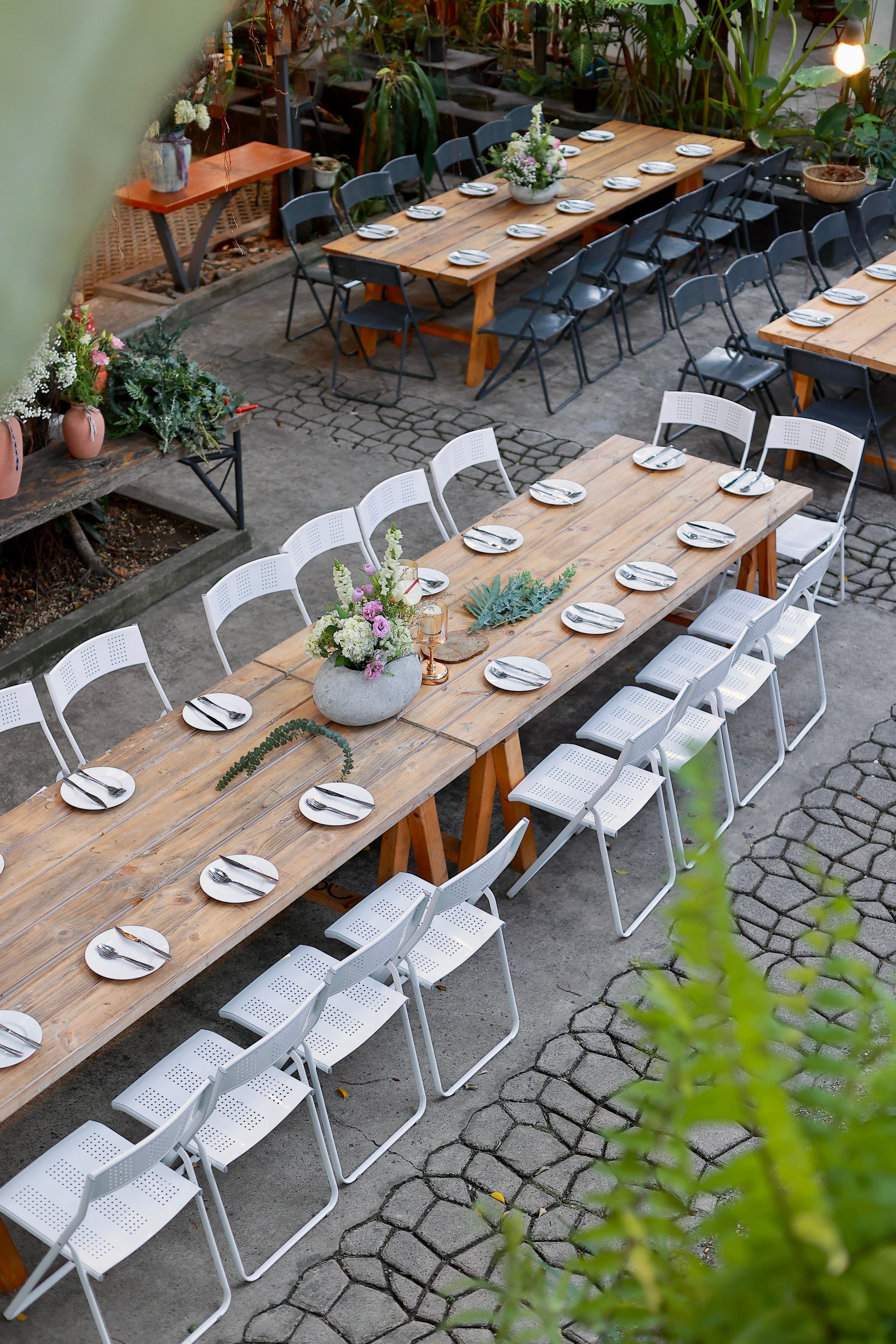 Elegant Outdoor Dining Setup with Rustic Tables · Free Stock Photo