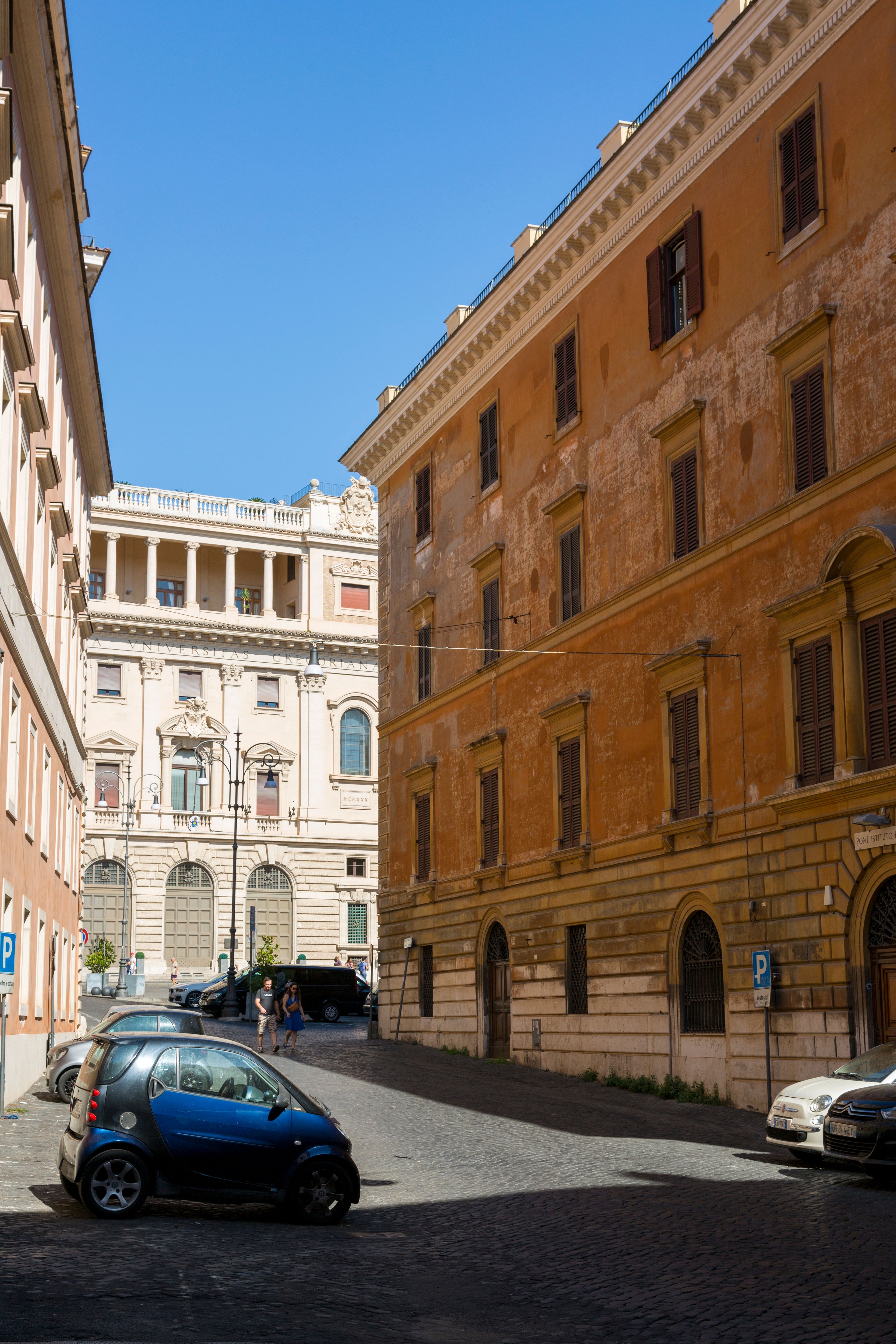 Charming Italian Street with Historic Architecture · Free Stock Photo
