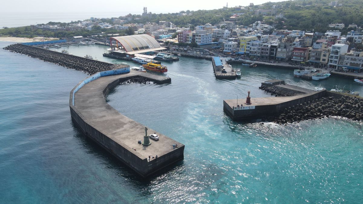Take a Guided Island-Hopping Tour