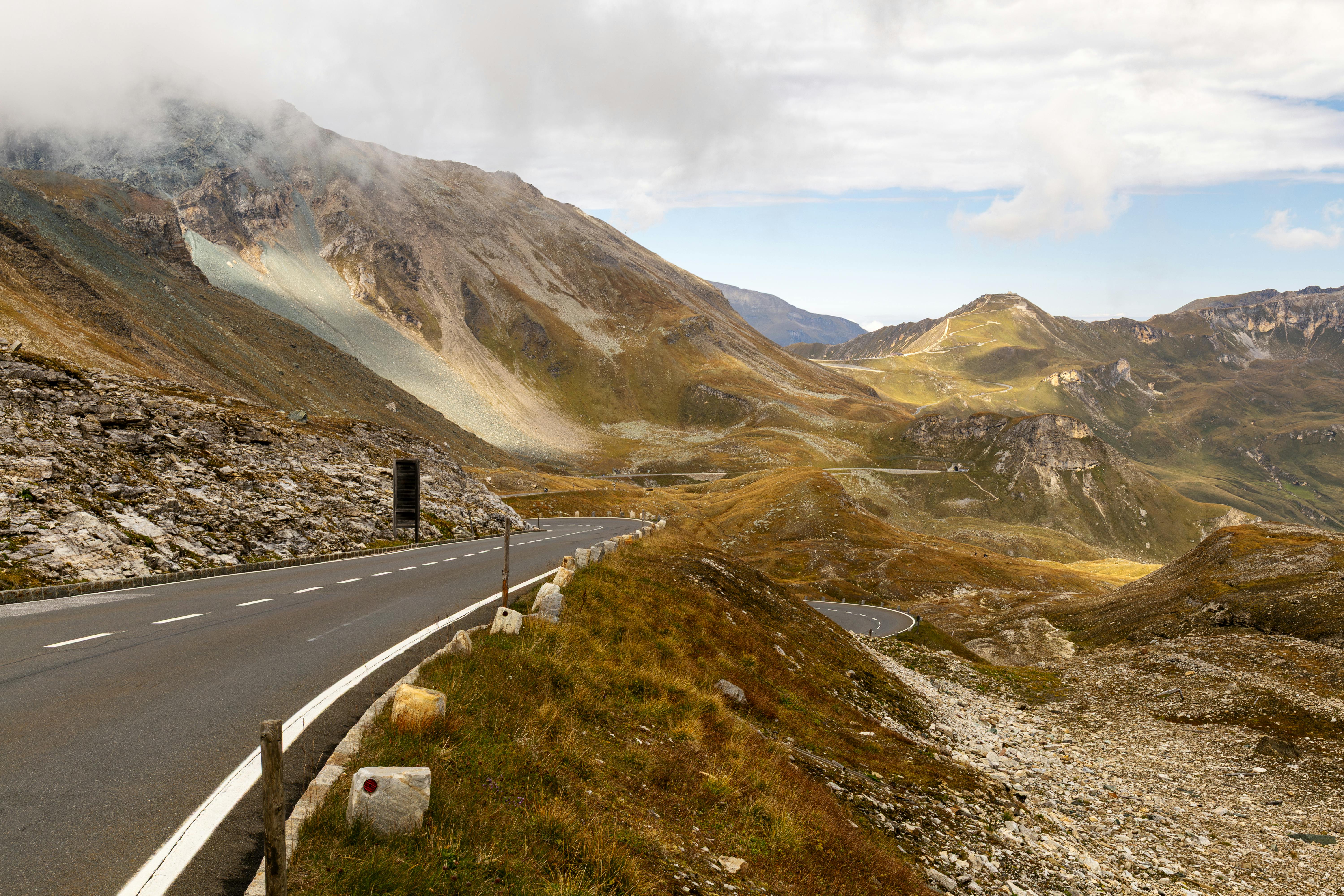 Les Plus Belles Routes Panoramiques à Explorer au Moins Connues