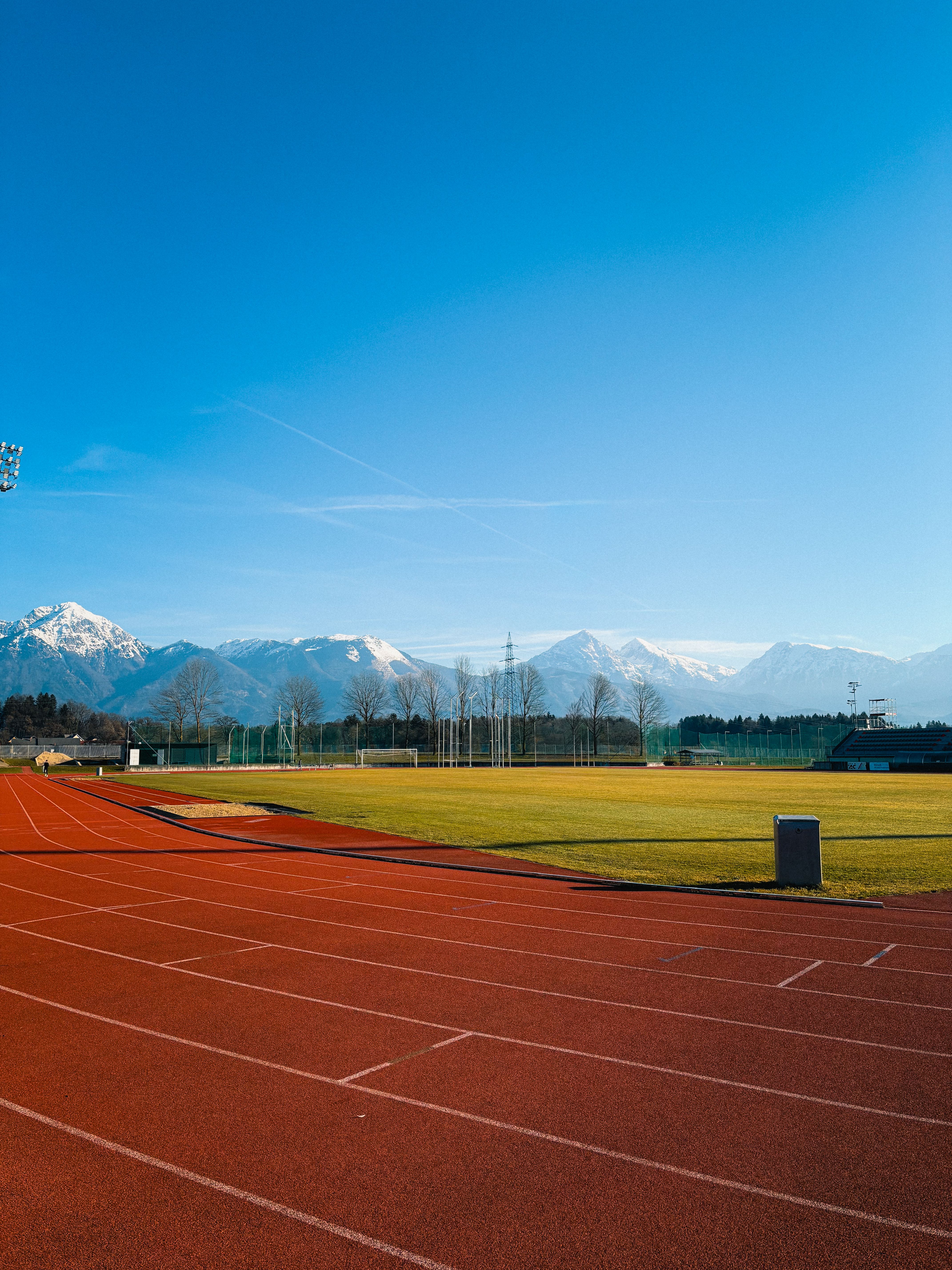 Scenic Mountain View Athletic Track in Winter · Free Stock Photo