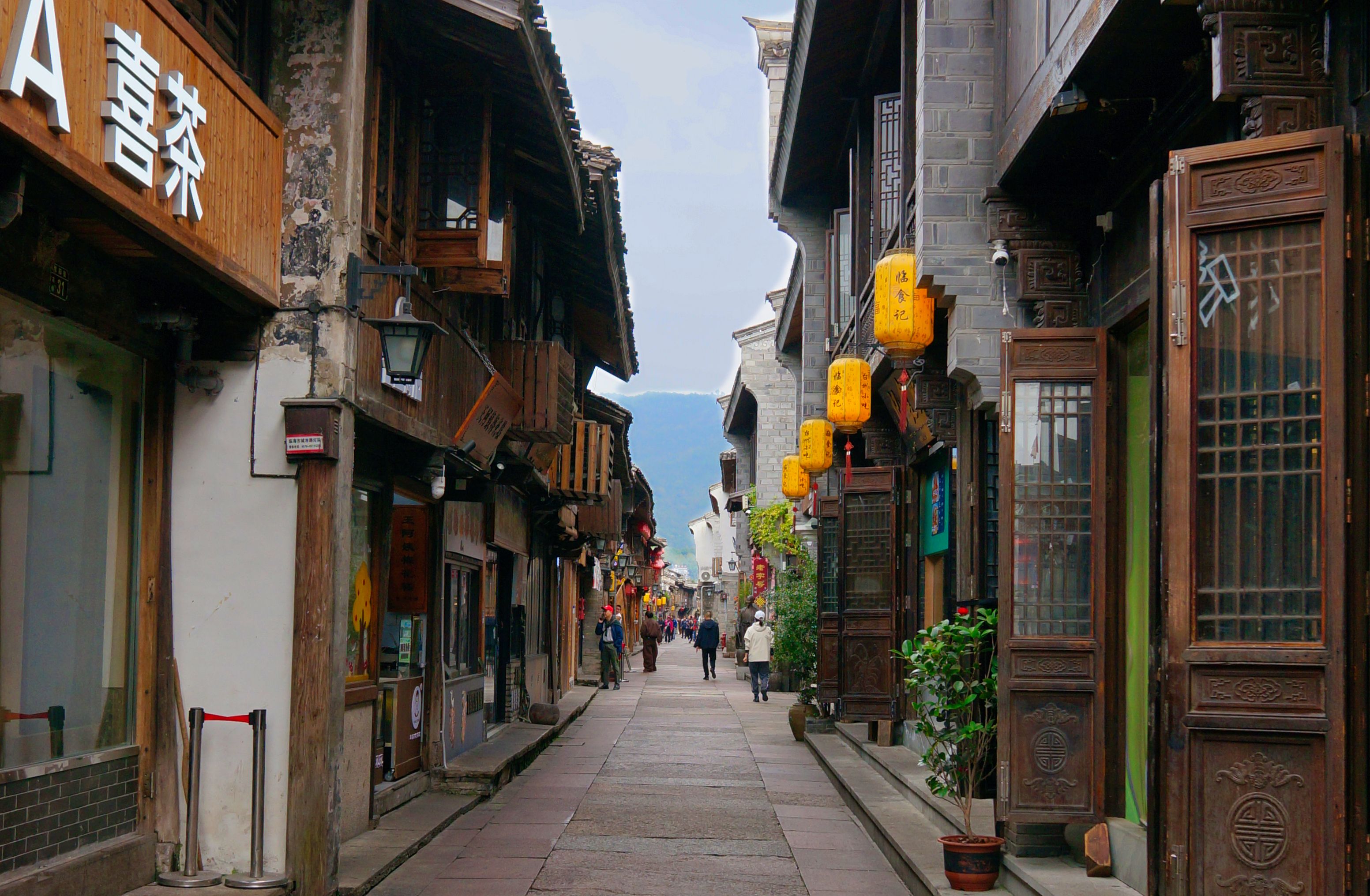 Chengdu's Kuanzhai Alley (Wide and Narrow Alley): What's Real, What's Good, and What to Skip