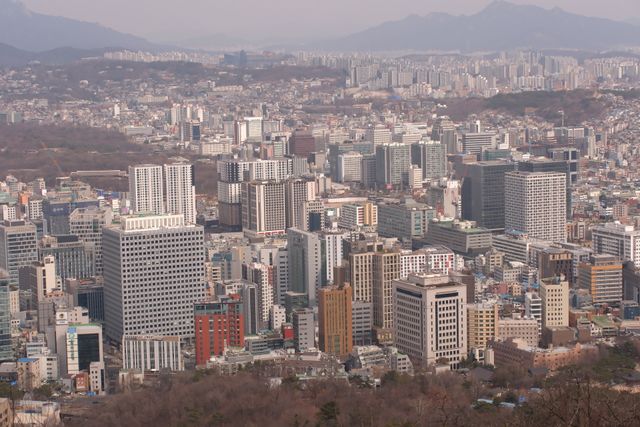 Seoul skyline; photograph is not a live air-quality measurement