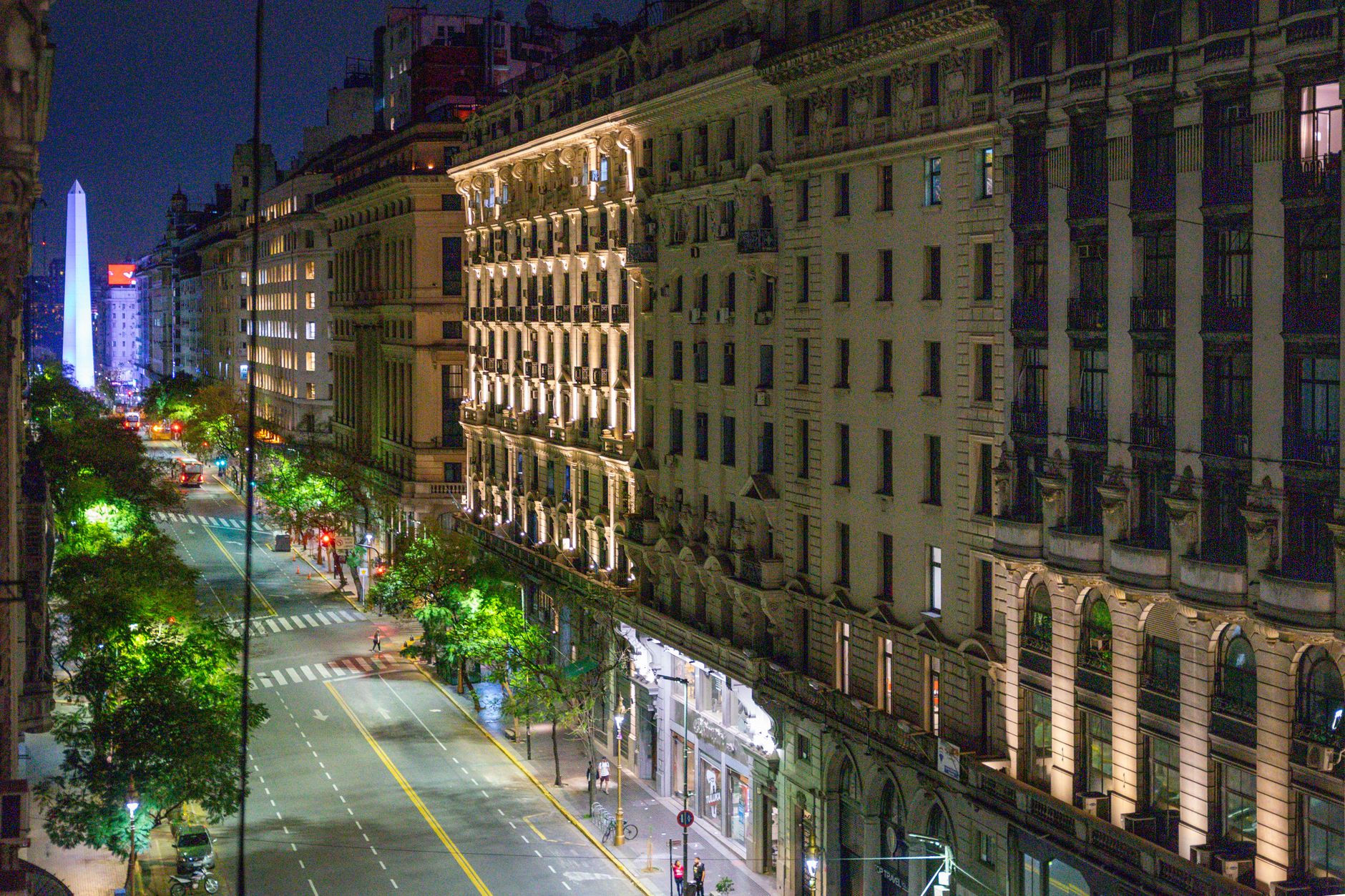 El Obelisco de Buenos Aires de noche