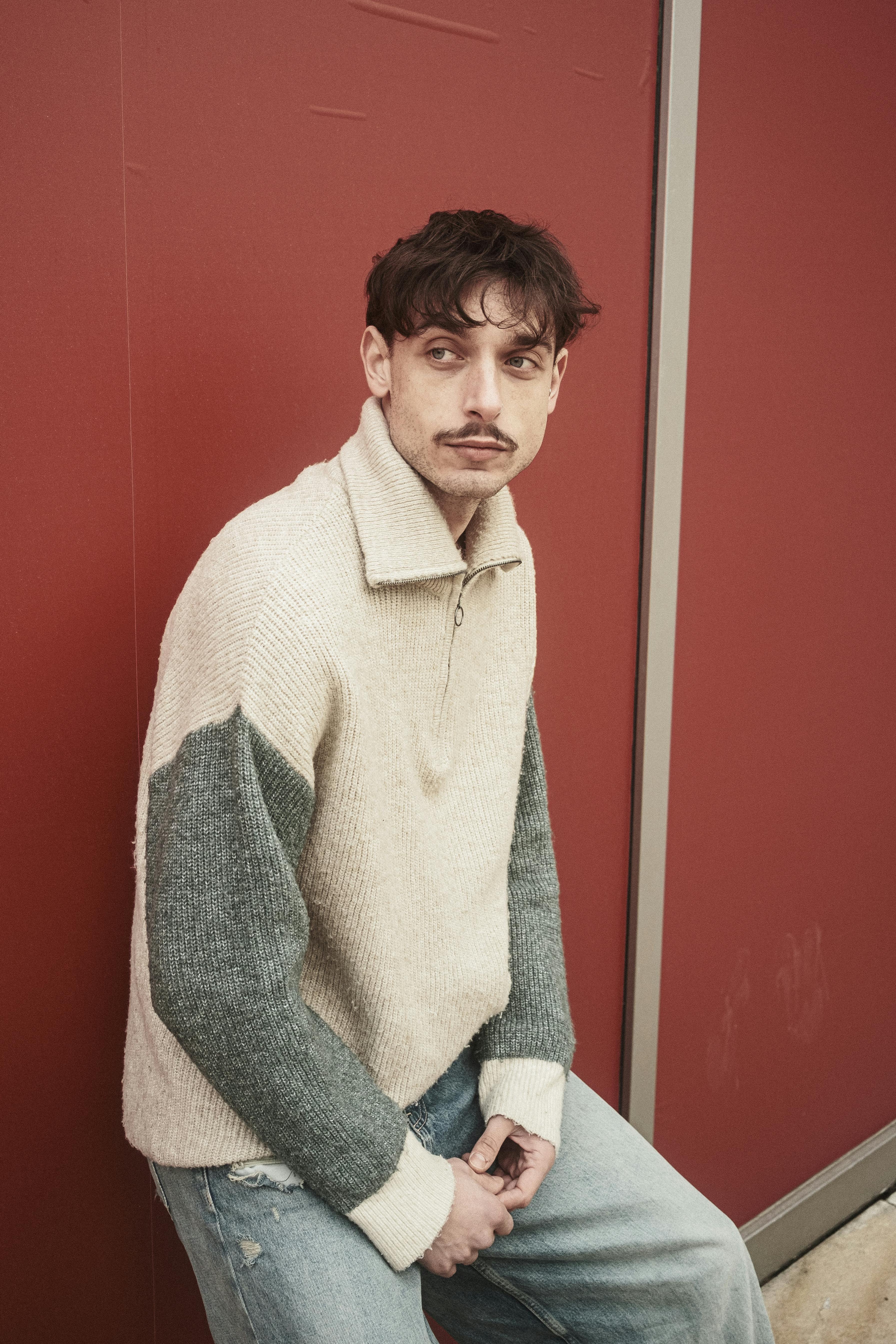 無料 ＃屋内, suéterbege, おしゃれの無料の写真素材 写真素材