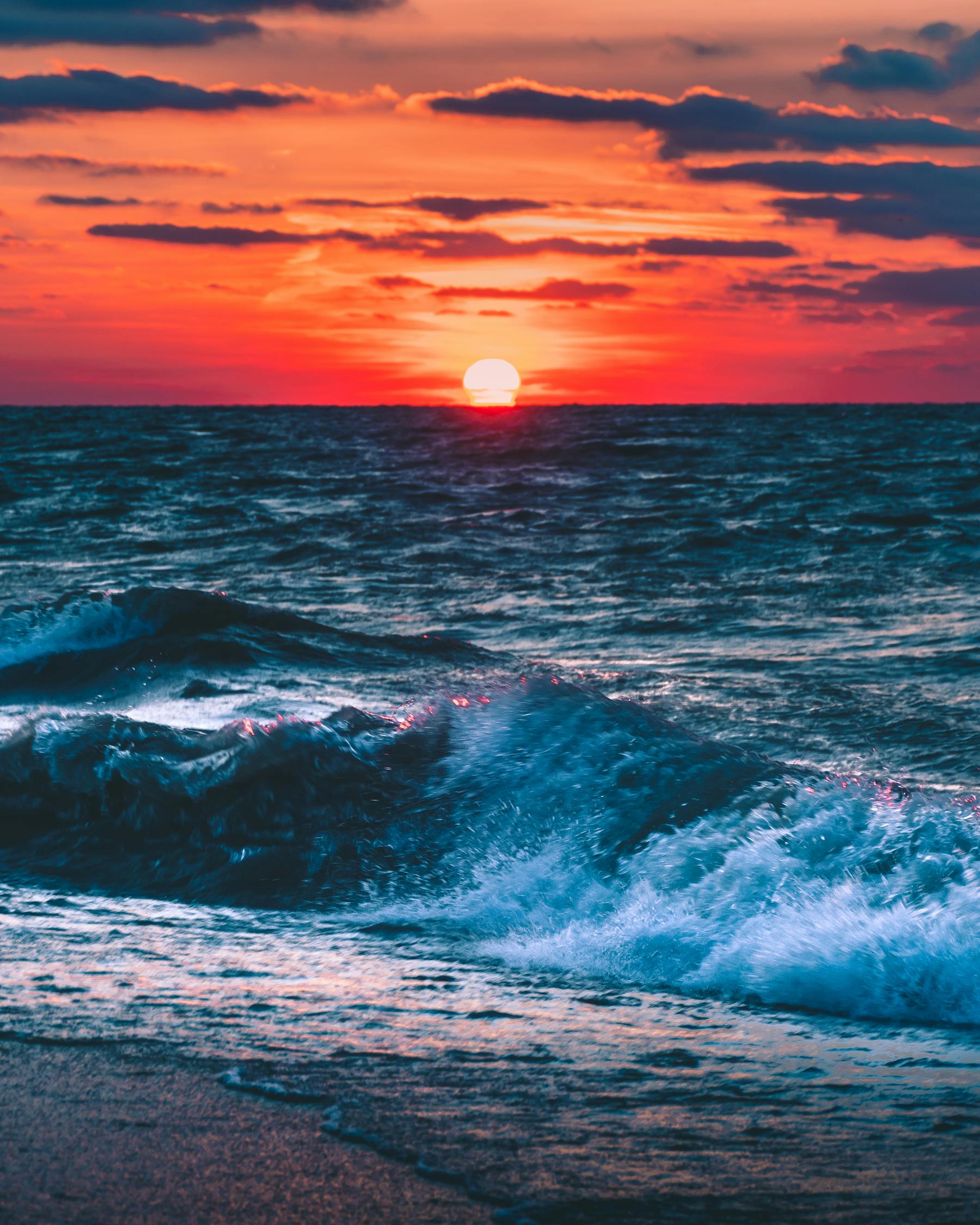Foto Des Ozeans Während Des Sonnenuntergangs · Kostenloses Stock Foto